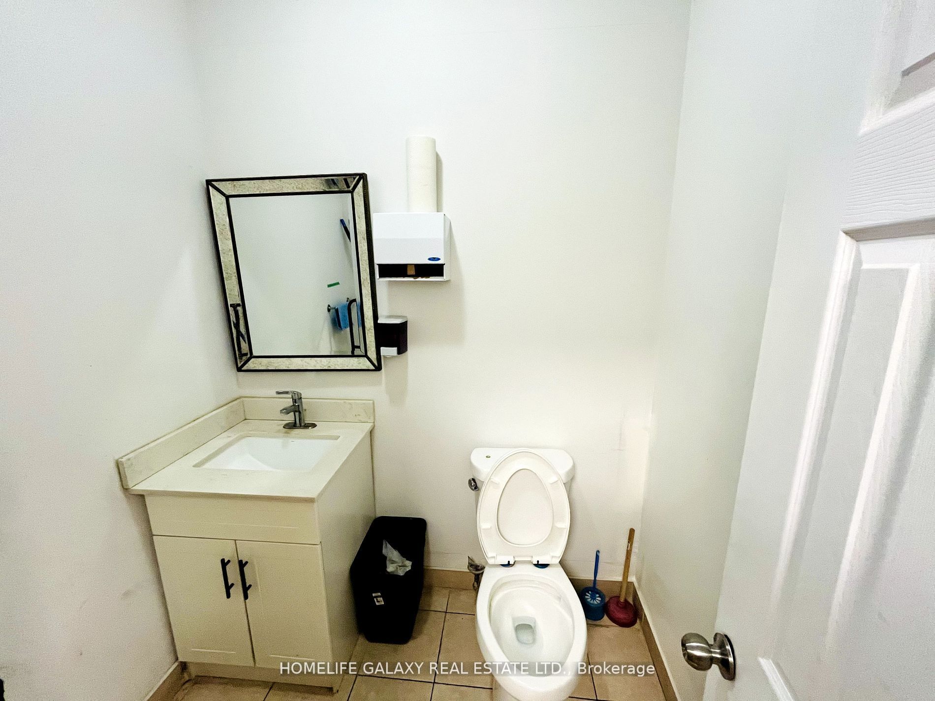 25 Simcoe Street S Main Property Photo 14