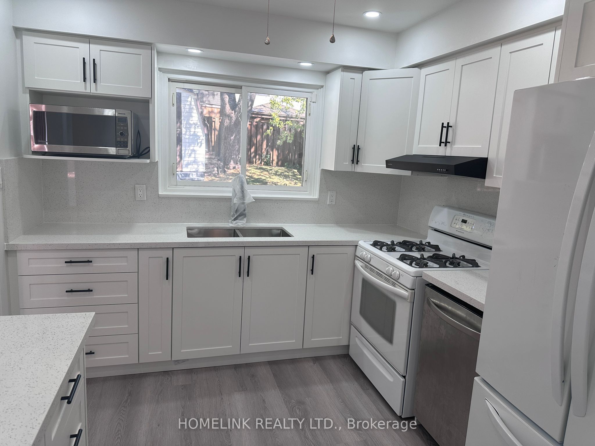 330 Ormond Drive Property Photo 1