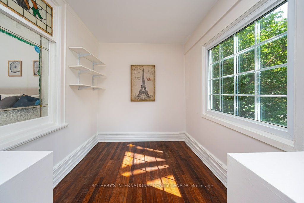 692 Woodbine Avenue Property Photo 4