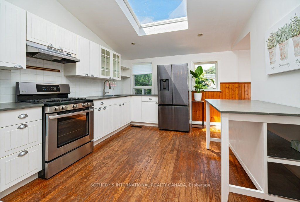 692 Woodbine Avenue Property Photo 11