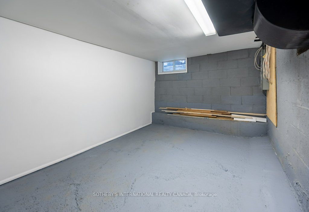 692 Woodbine Avenue Property Photo 23