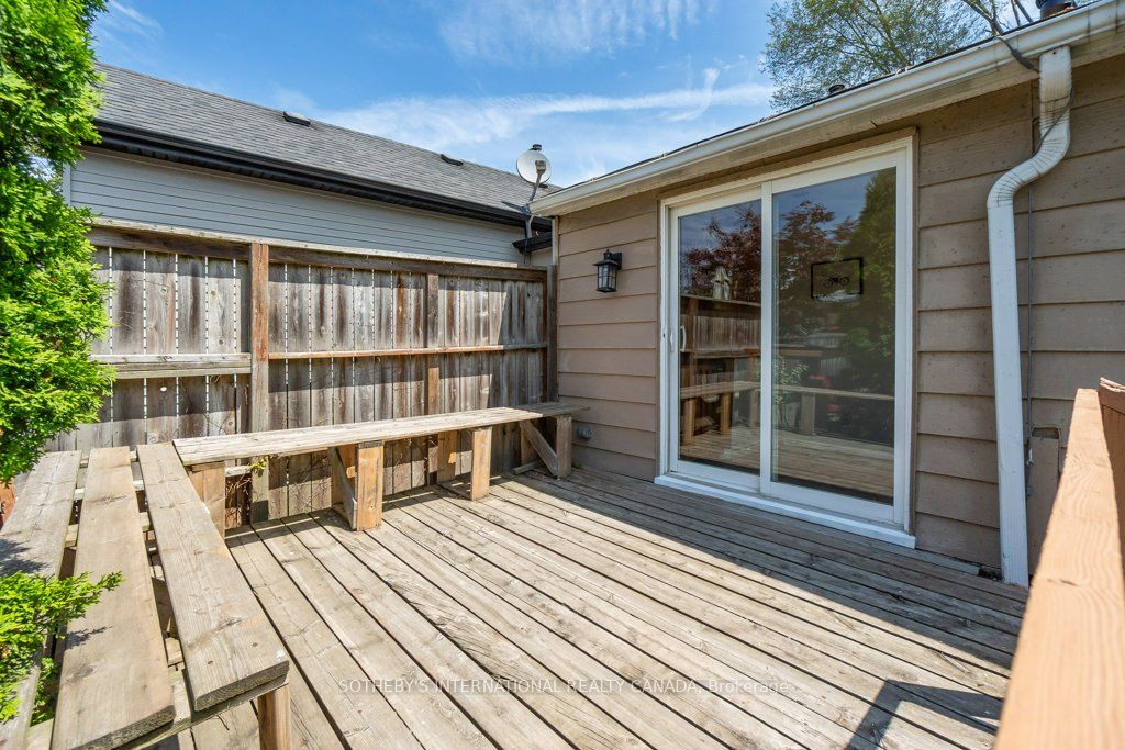 692 Woodbine Avenue Property Photo 25