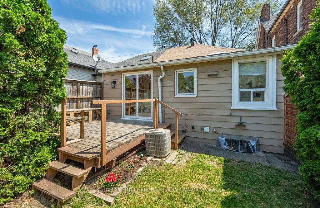 692 Woodbine Avenue Property Photo 27