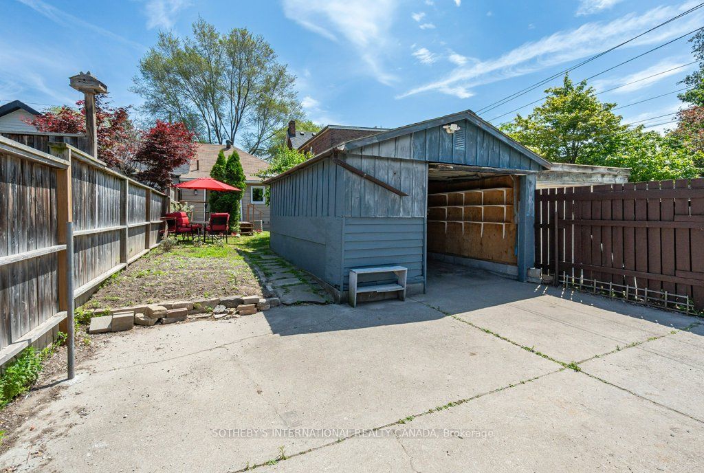 692 Woodbine Avenue Property Photo 29
