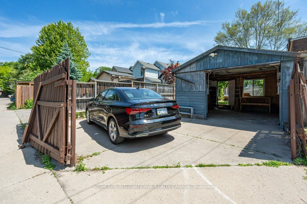 692 Woodbine Avenue Property Photo 30