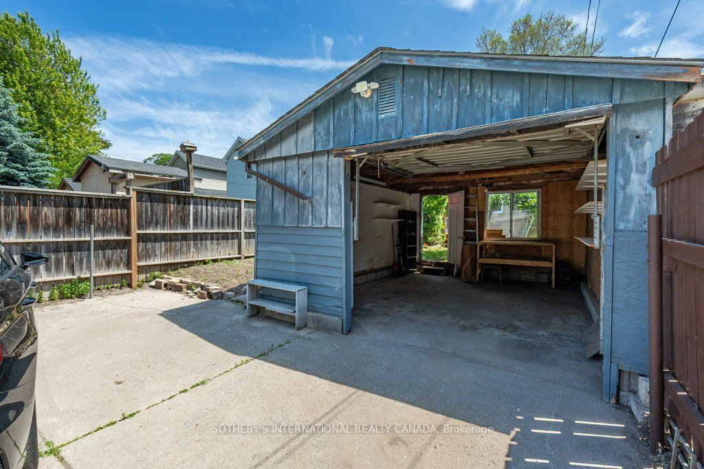 692 Woodbine Avenue Property Photo 31