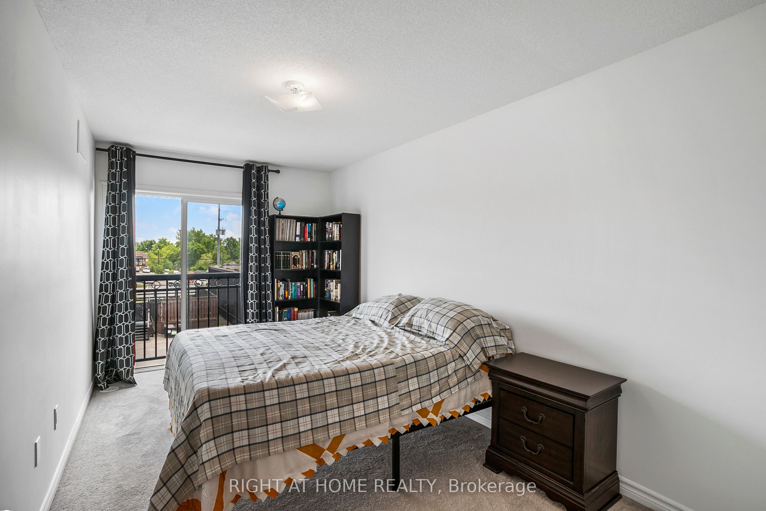 1020 Dunsley Way N 2 Property Photo 10