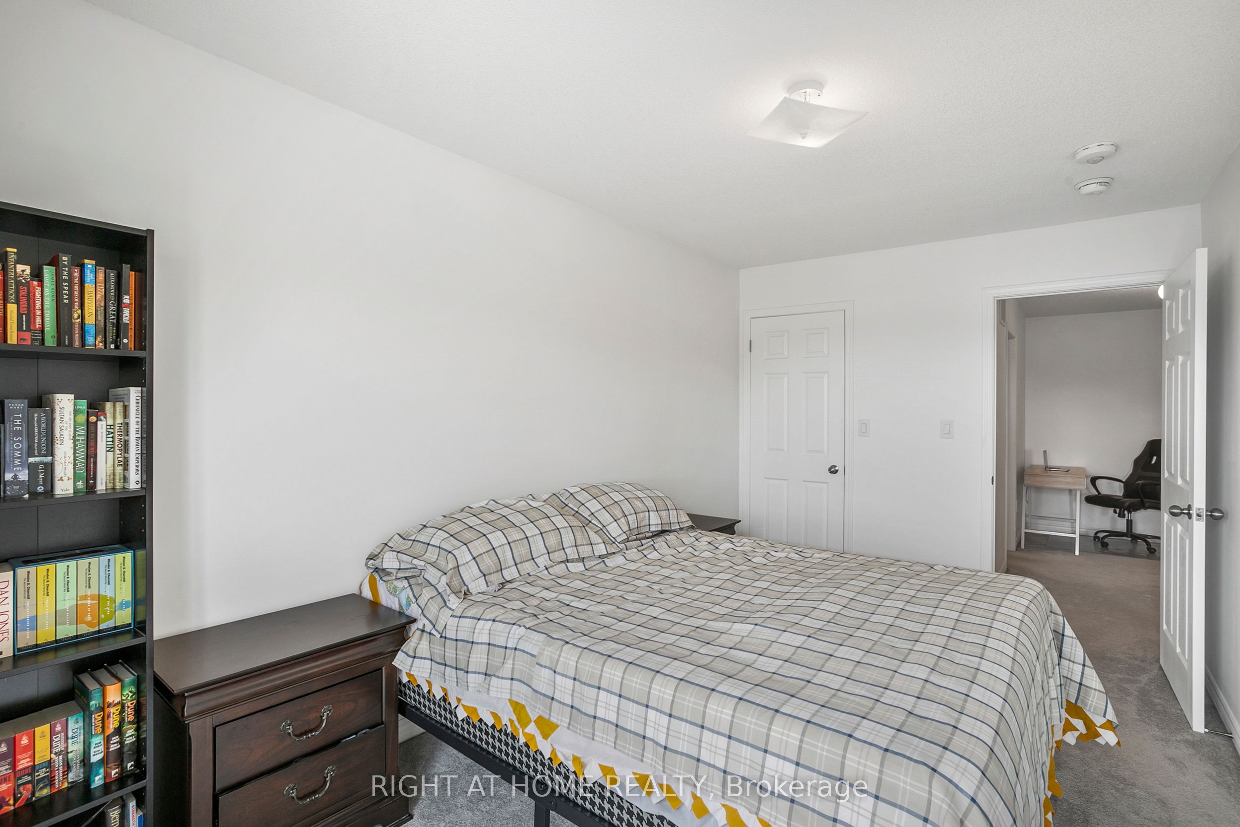 1020 Dunsley Way N 2 Property Photo 11