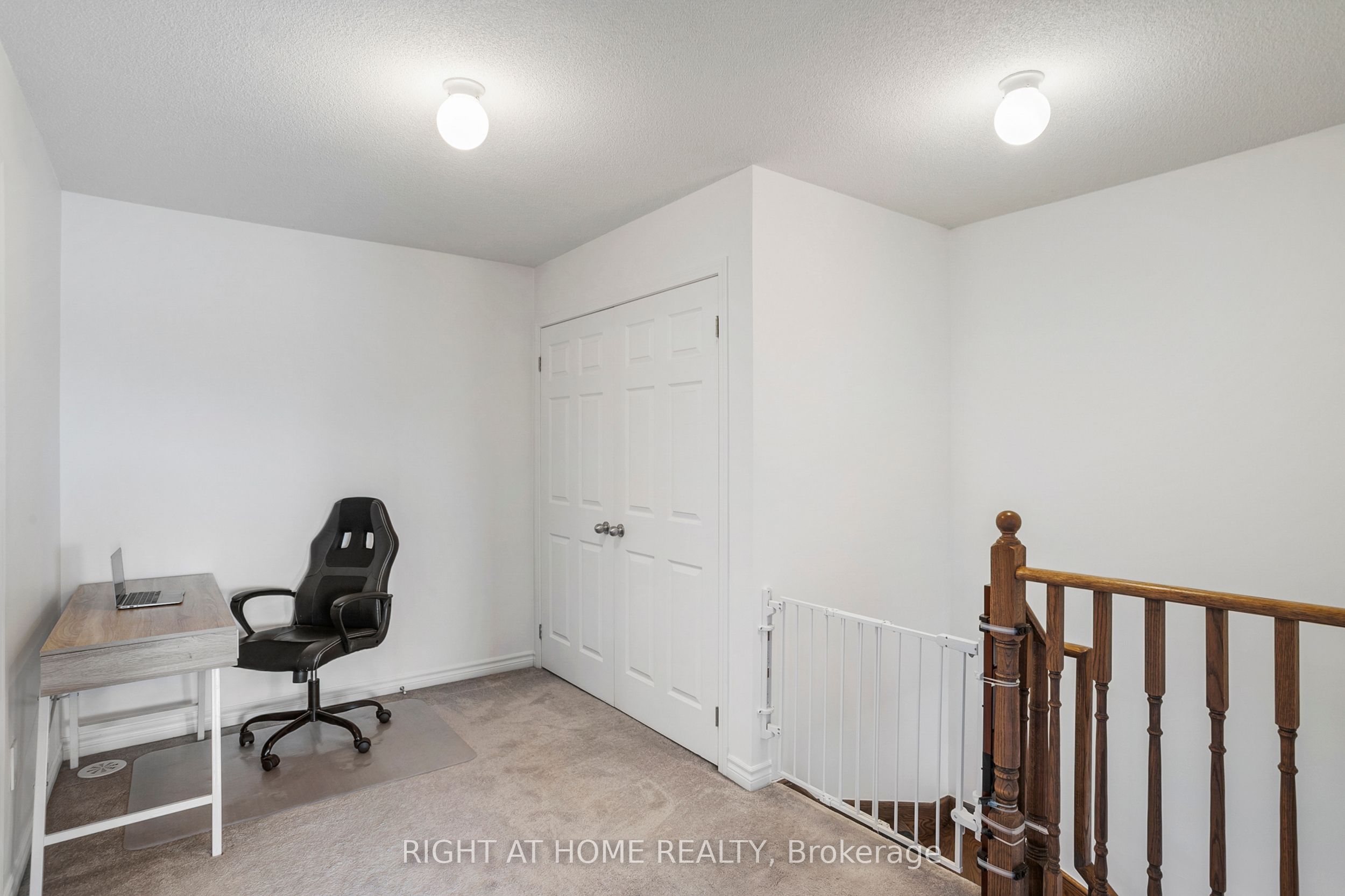 1020 Dunsley Way N 2 Property Photo 14