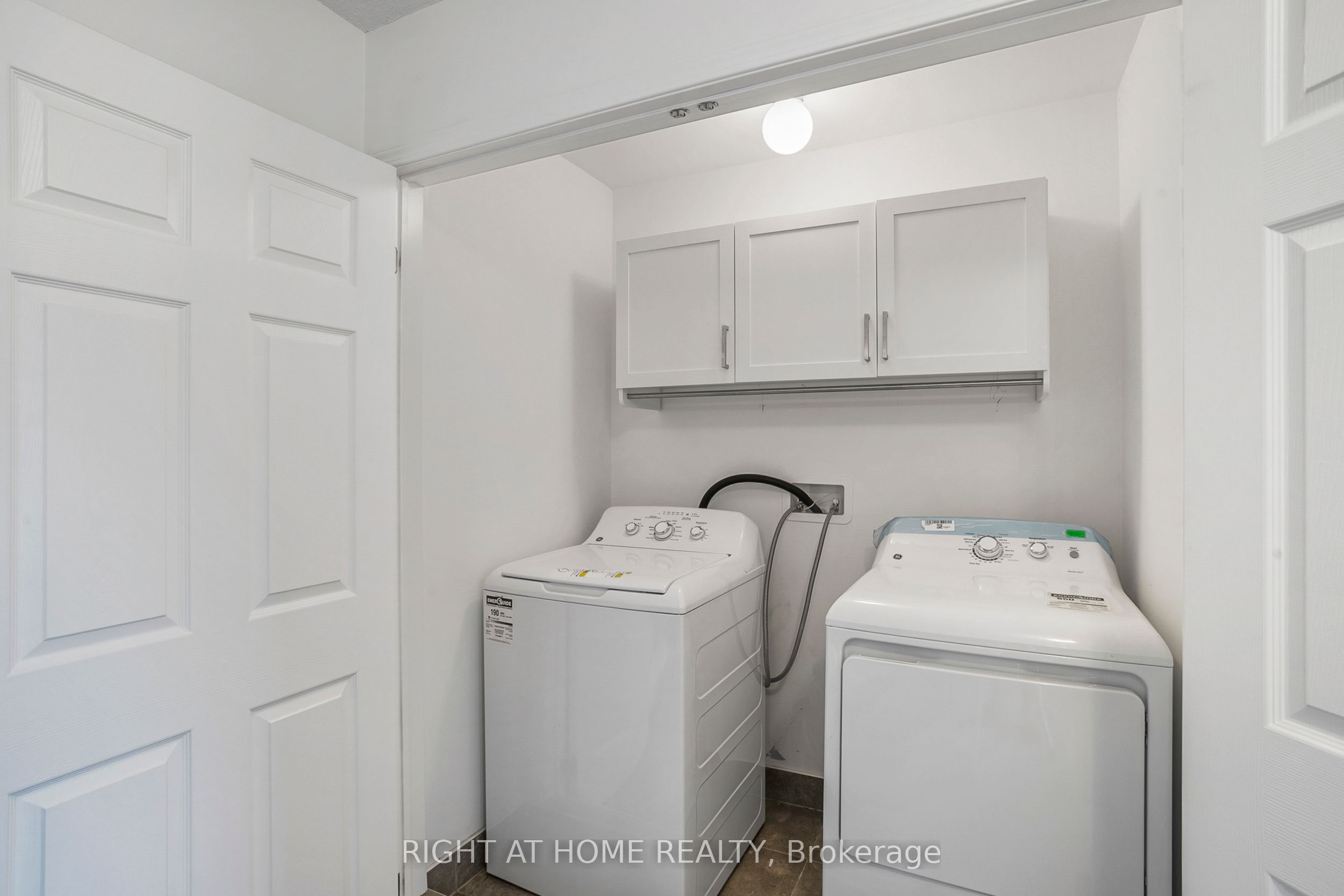 1020 Dunsley Way N 2 Property Photo 16