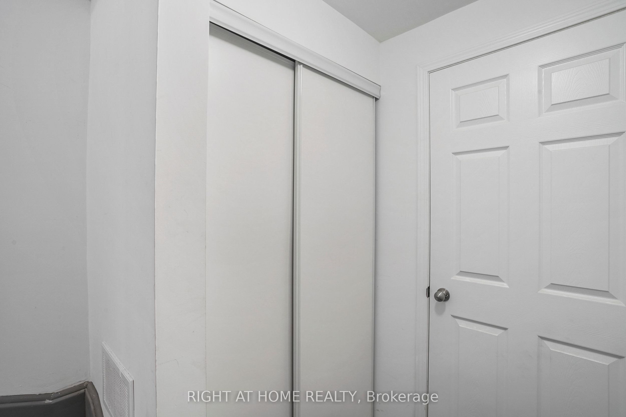 1020 Dunsley Way N 2 Property Photo 18