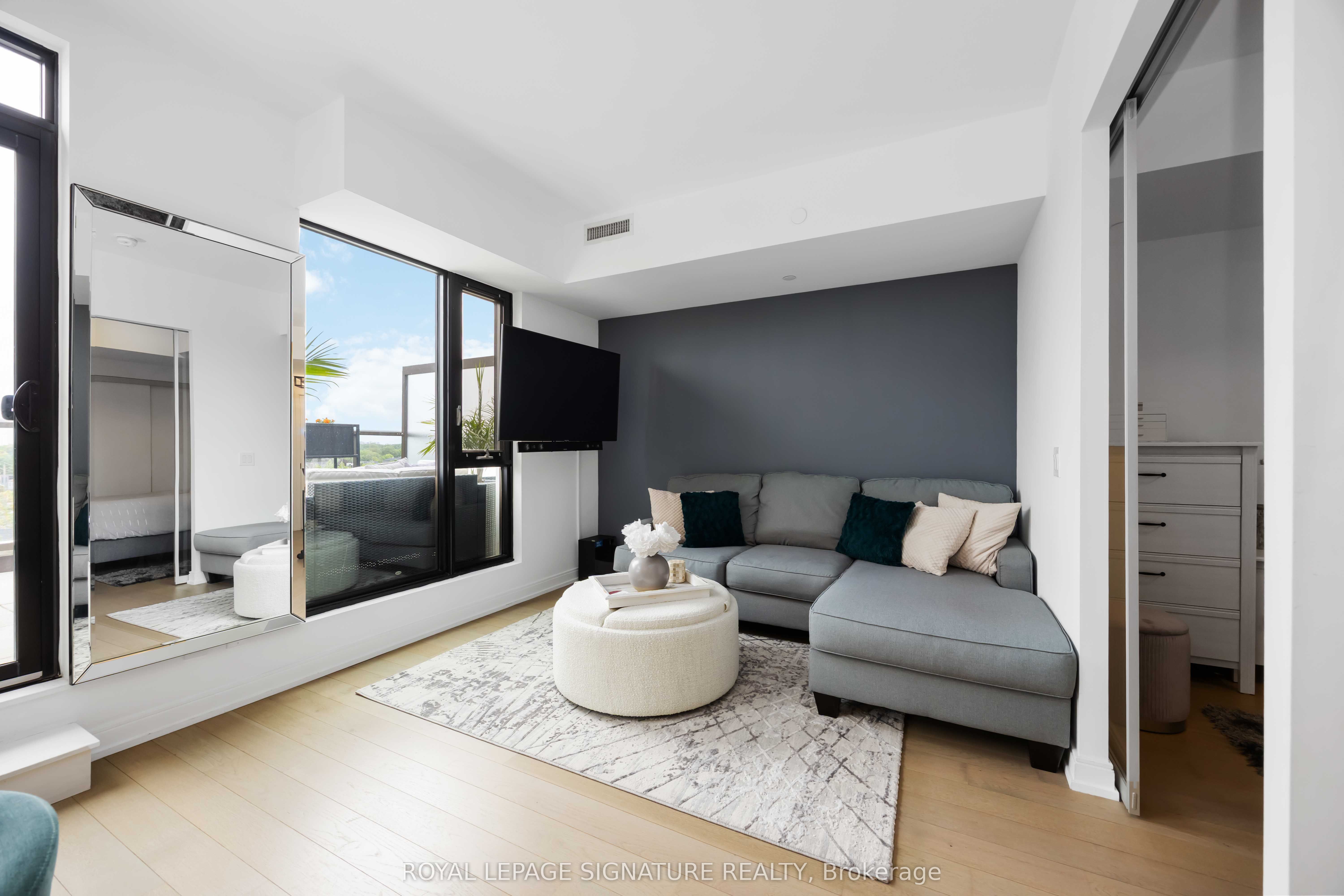 1100 Kingston Road 513 Property Photo 6