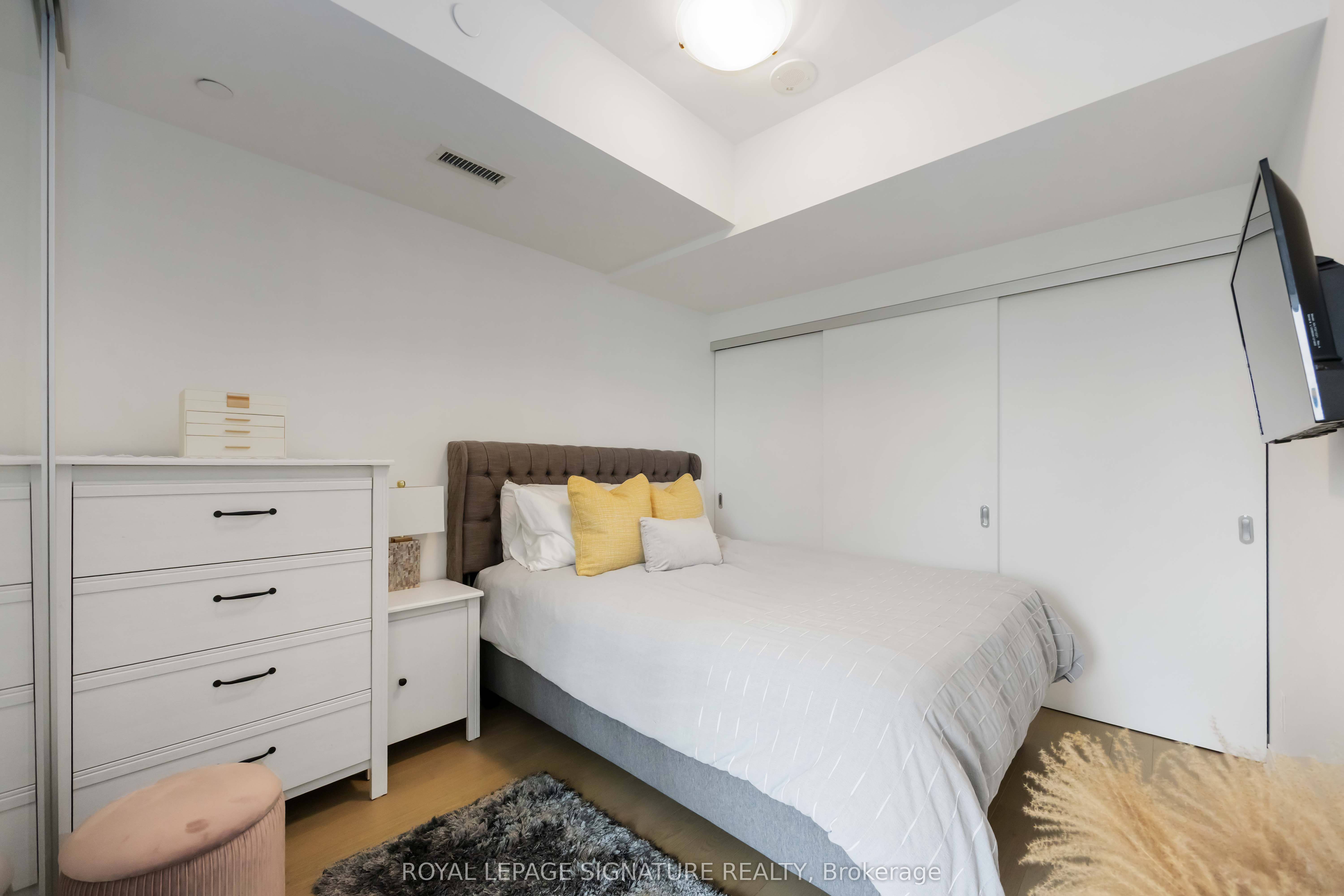 1100 Kingston Road 513 Property Photo 18