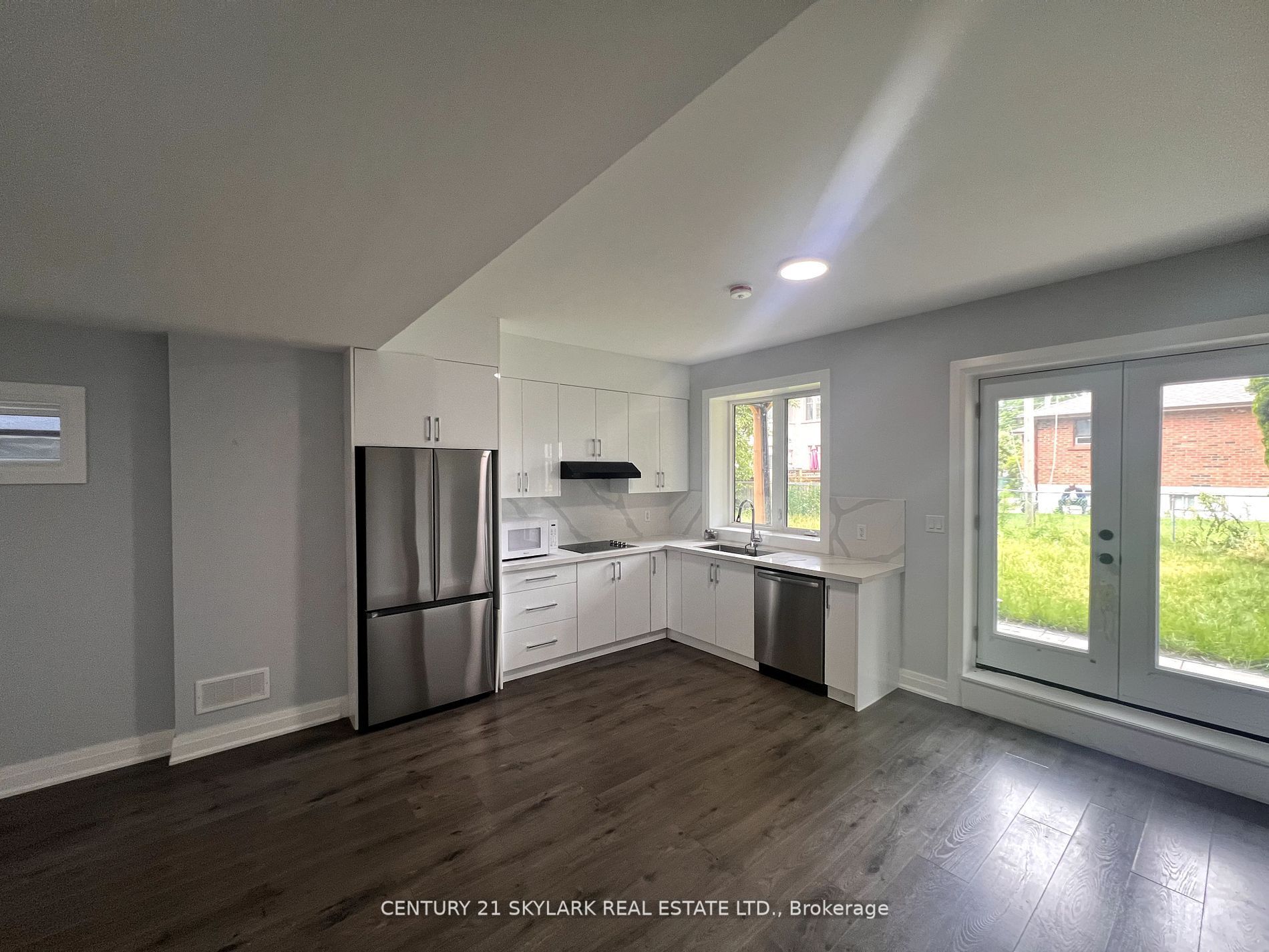 574 B Pharmacy Ave Avenue Property Photo 11