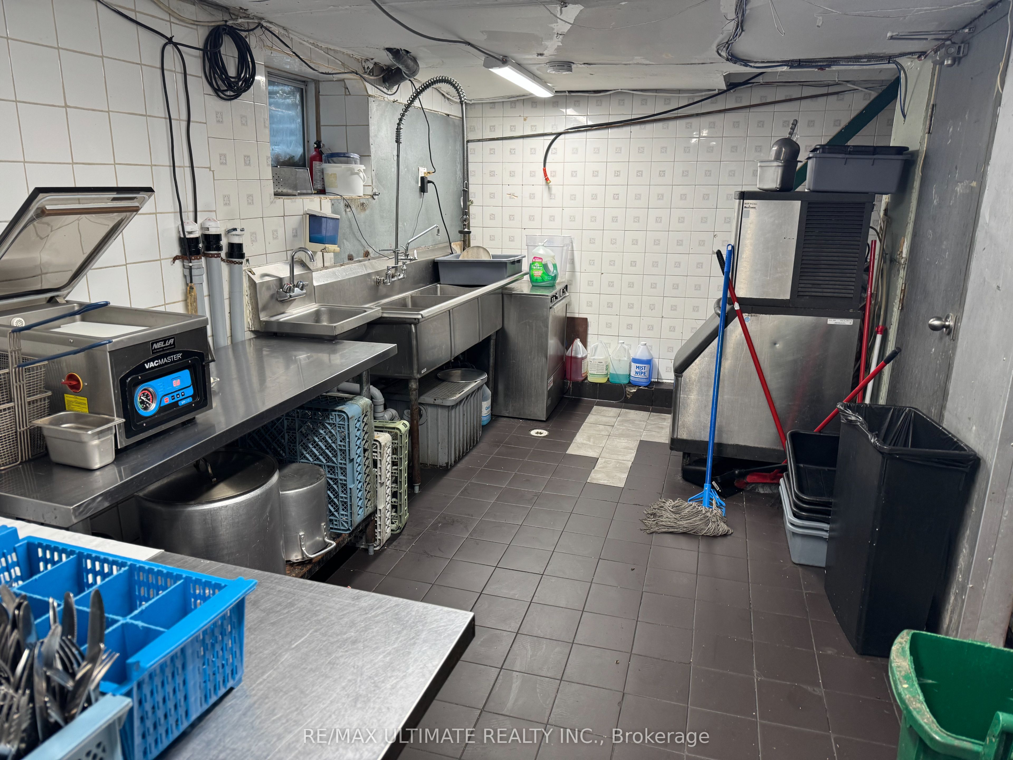 1426 Danforth Avenue Property Photo 11