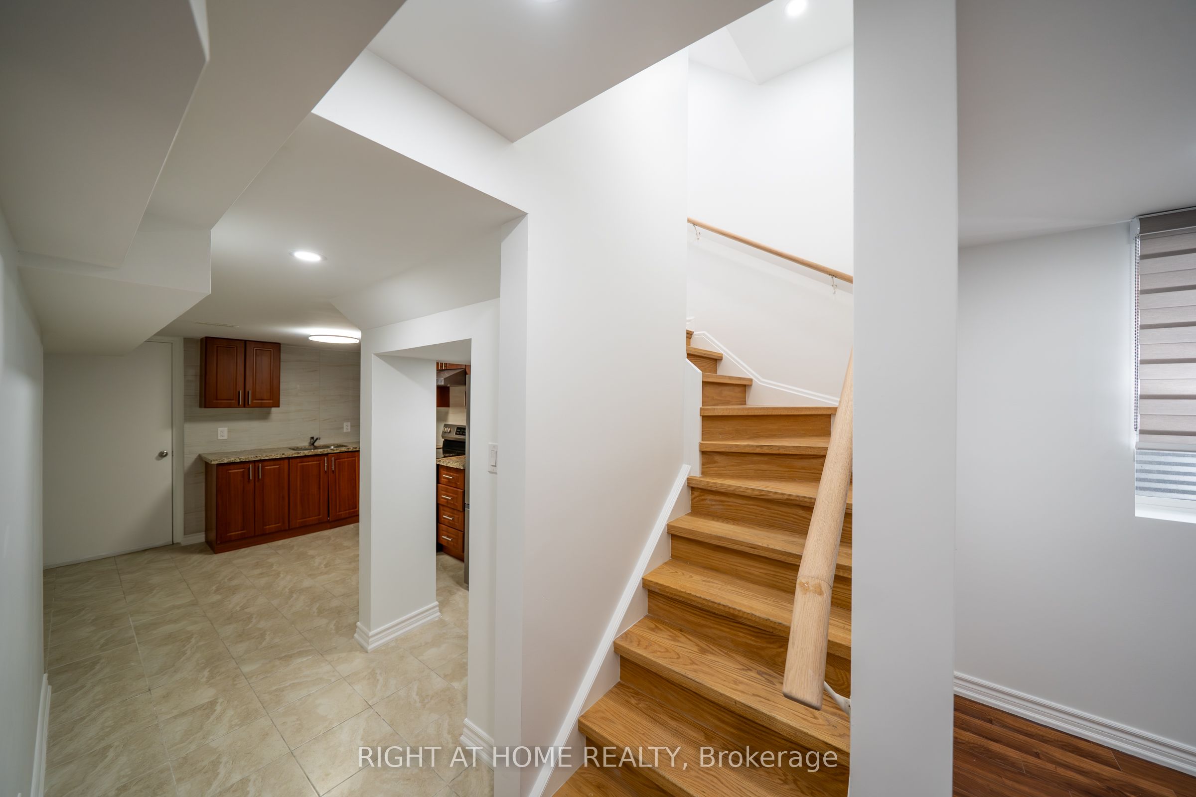 2387 Kentucky Derby Way Property Photo 5