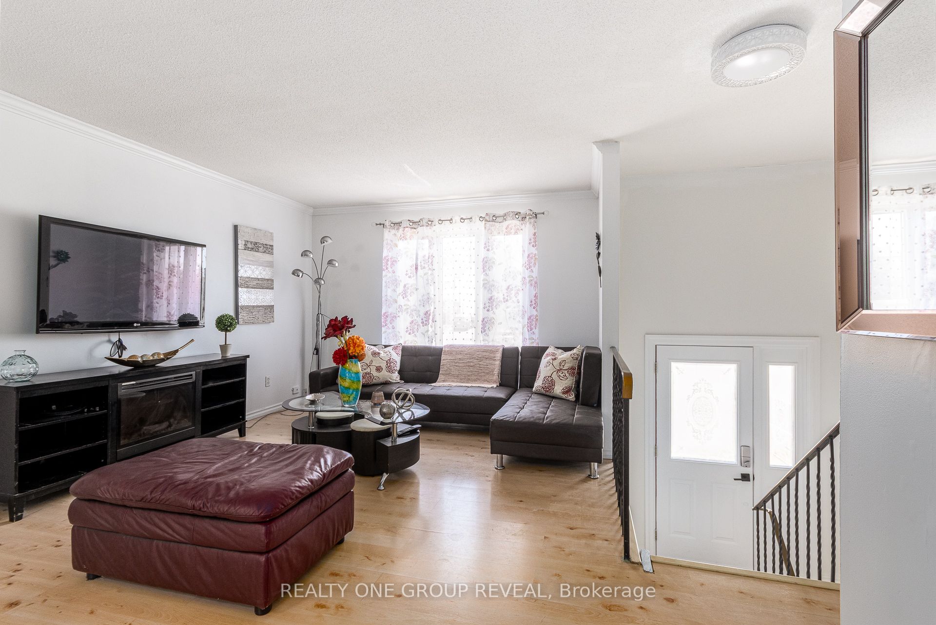822 Kilkenny Court N Property Photo 4