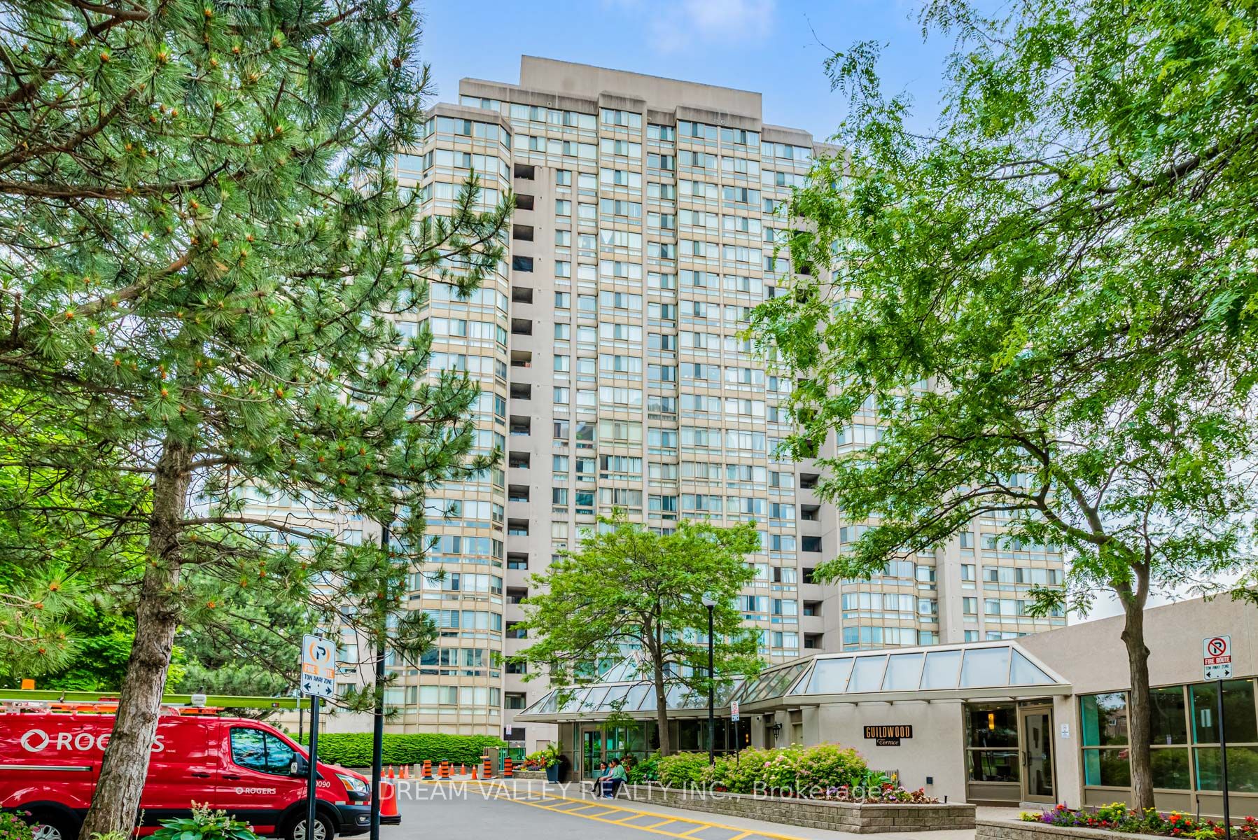 3233 Eglinton Avenue E 1107 Property Photo 1