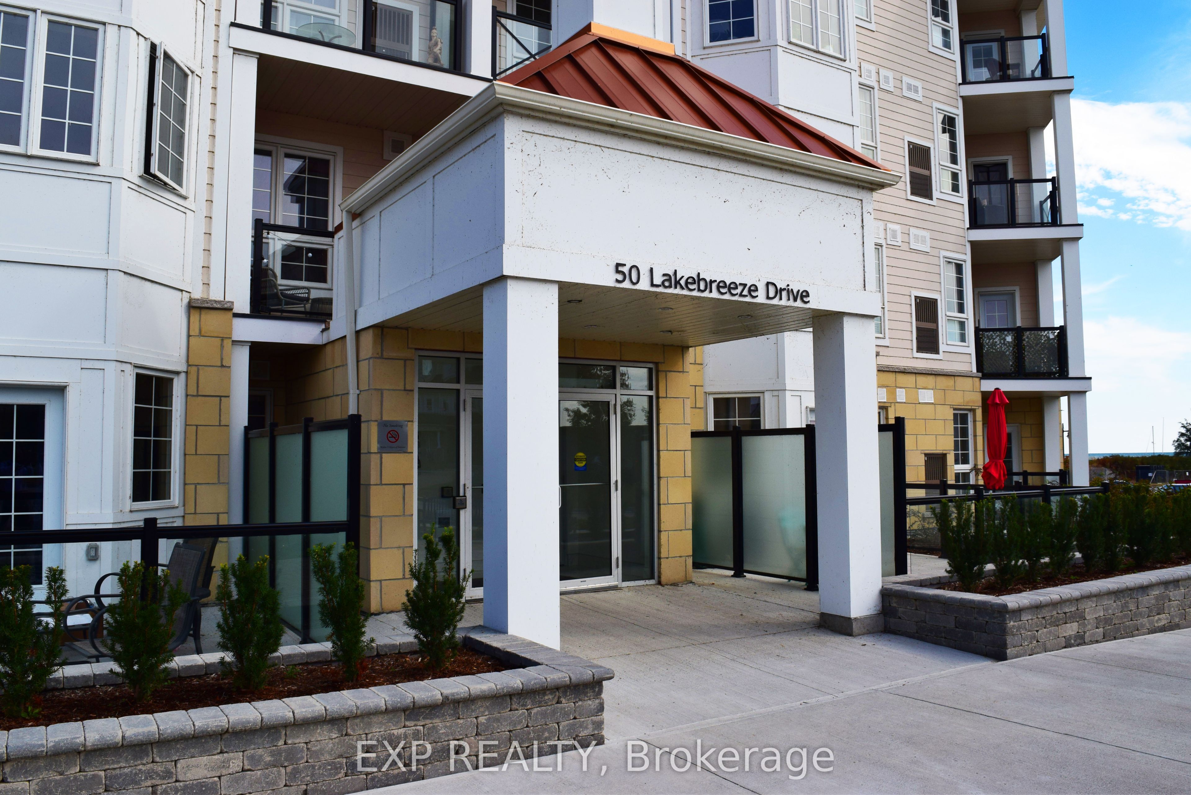 #225 - 50 Lakebreeze Drive Property Photo 1