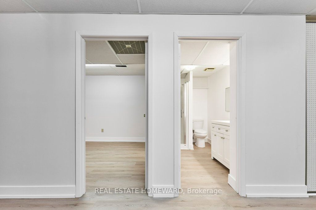 704 Abingdon Court Property Photo 16