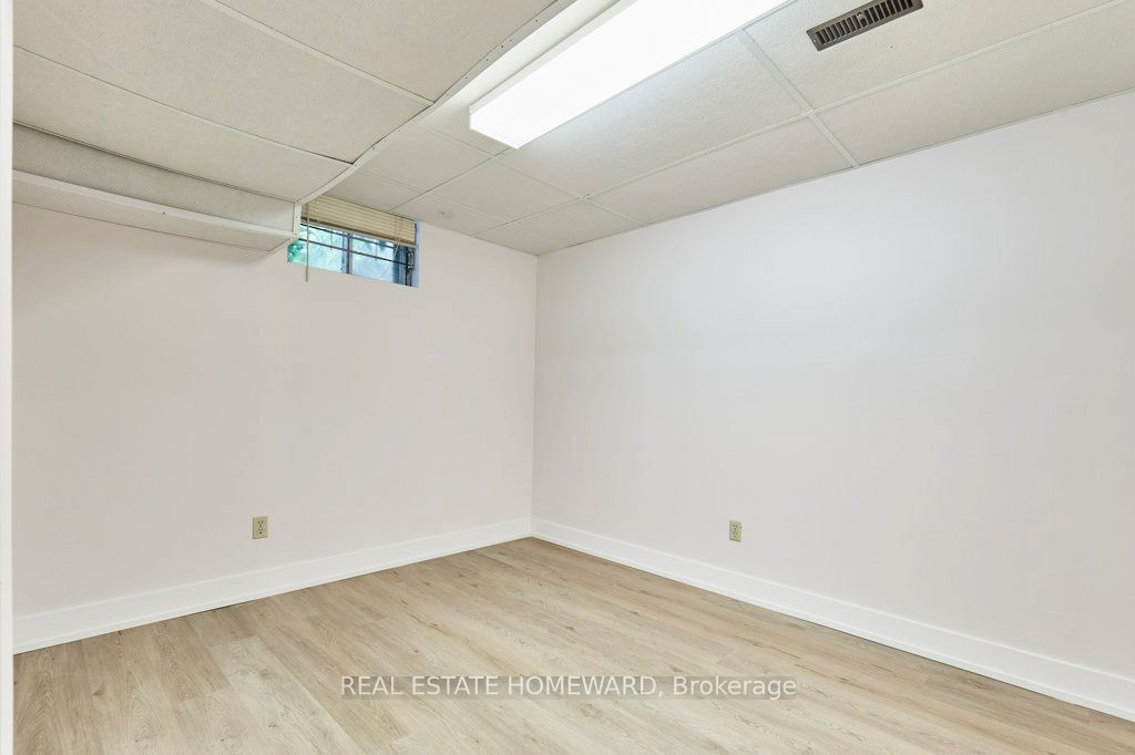 704 Abingdon Court Property Photo 17