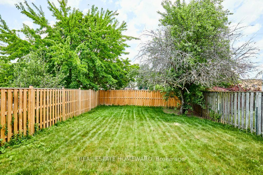 704 Abingdon Court Property Photo 18
