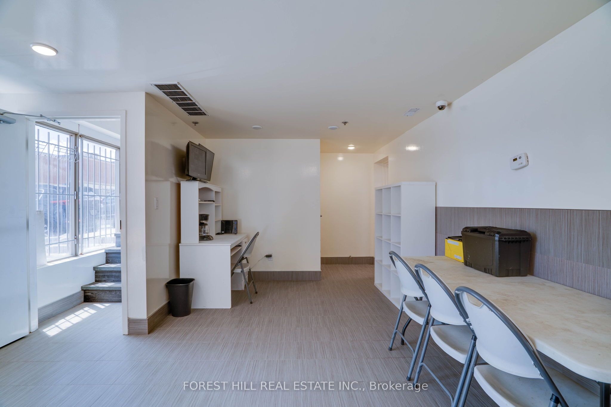 110 Silver Star Boulevard 105 Property Photo 2