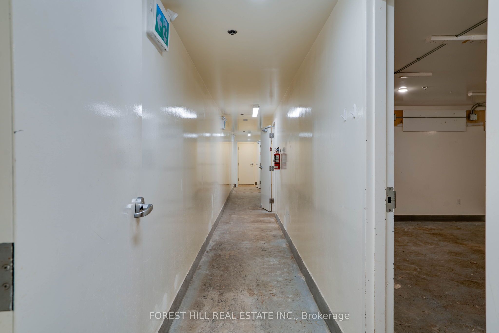110 Silver Star Boulevard 105 Property Photo 5