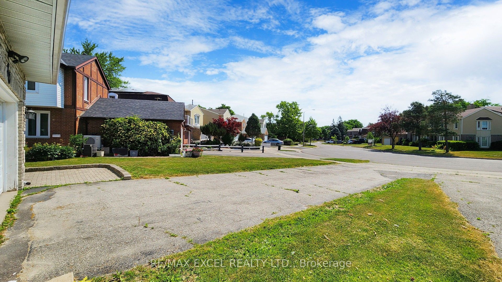 80 Eagleview Crescent Property Photo 2