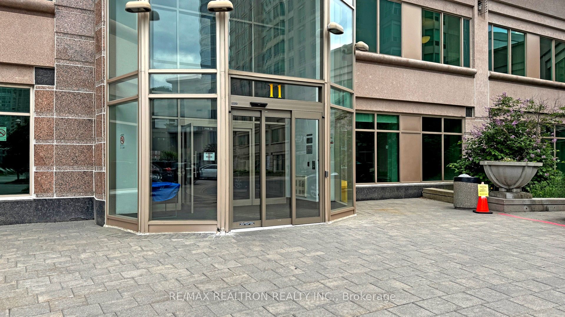 #1905 - 11 Lee Centre Drive Property Photo 2