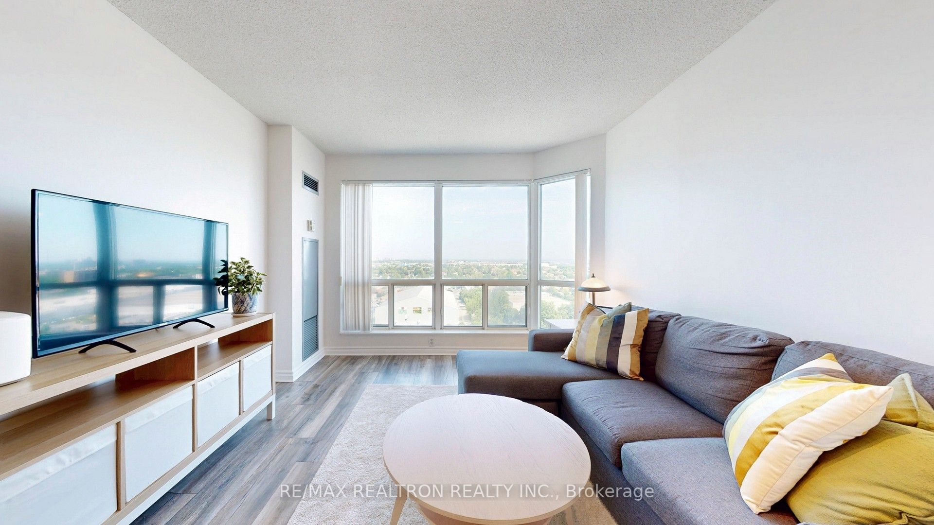 #1905 - 11 Lee Centre Drive Property Photo 6