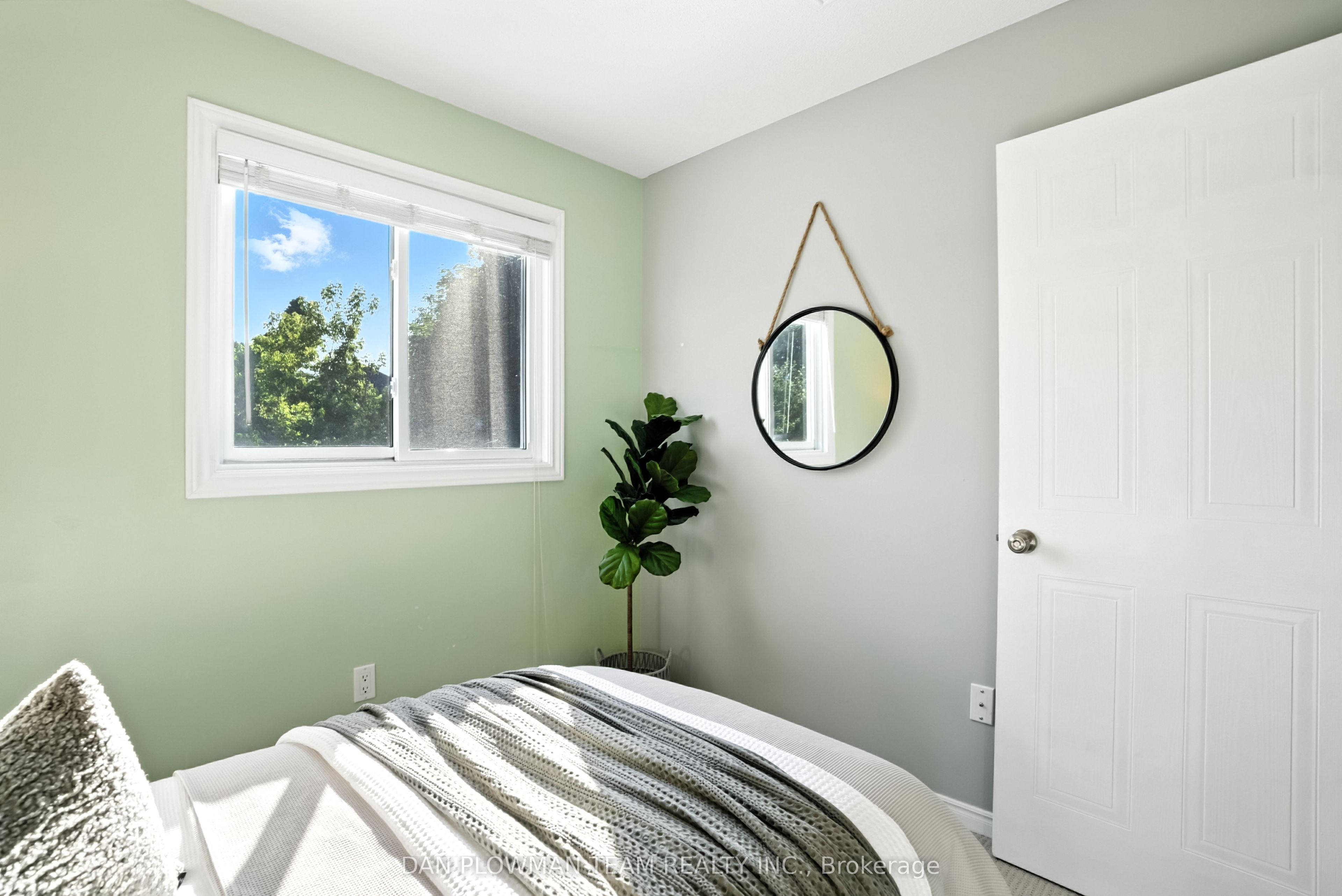 12 Longwood Court Property Photo 28
