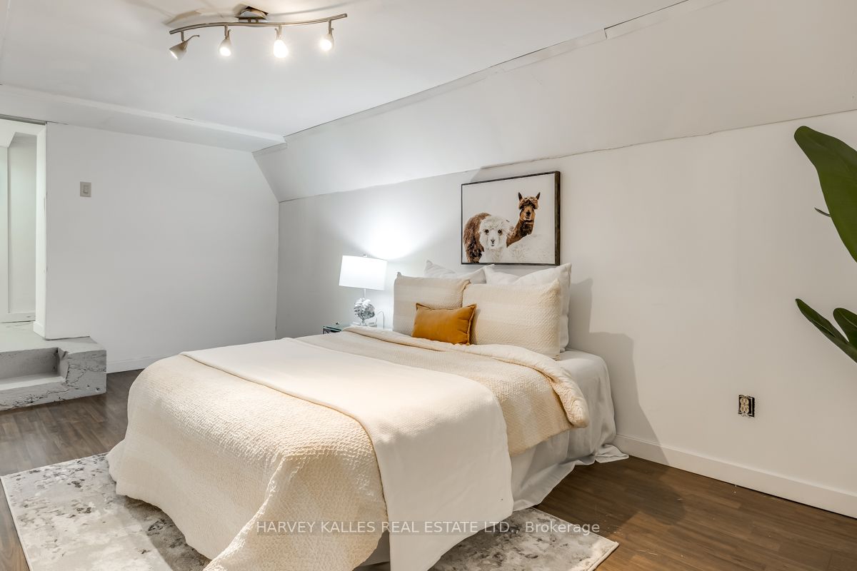 256 Sammon Avenue Property Photo 19