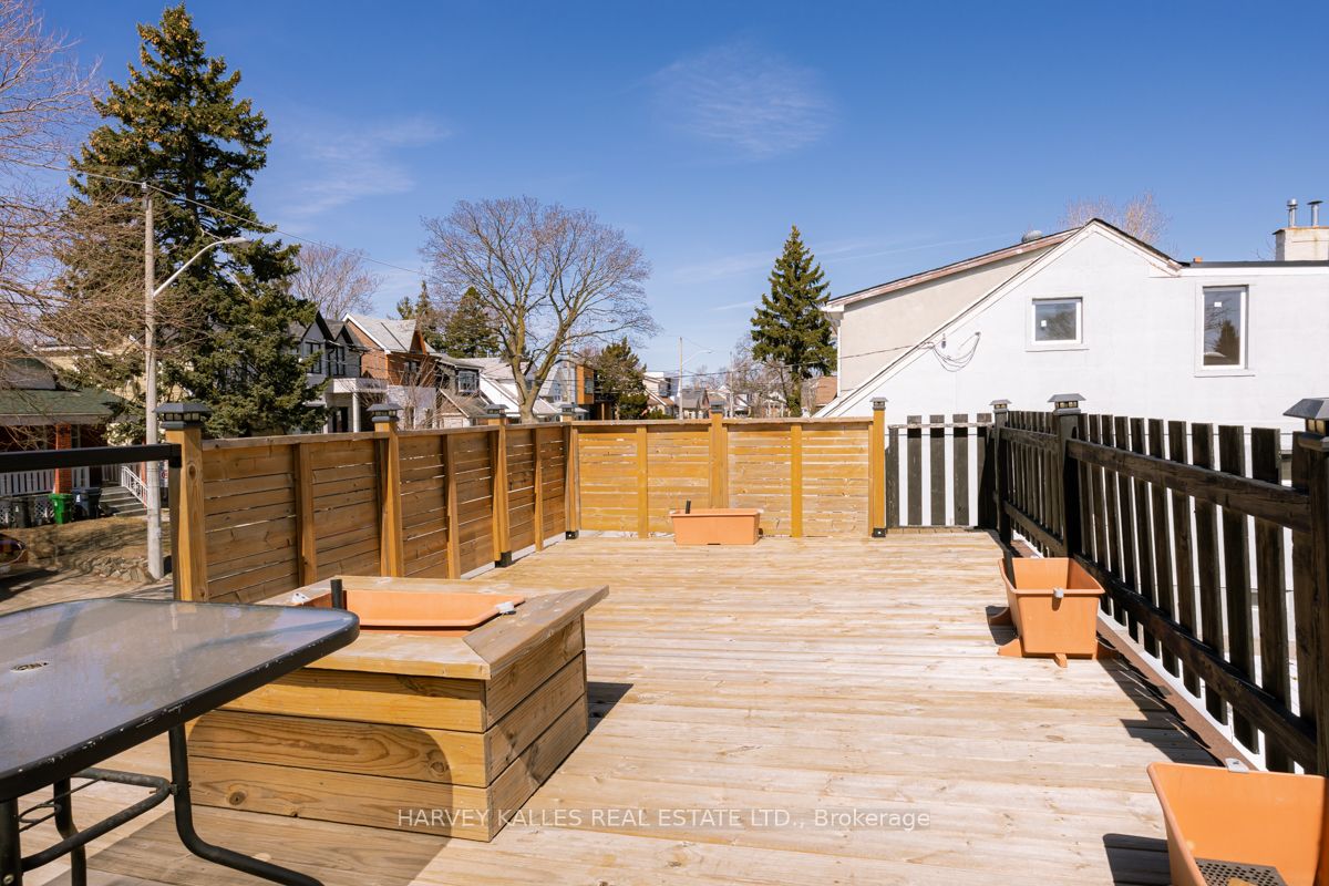 256 Sammon Avenue Property Photo 20