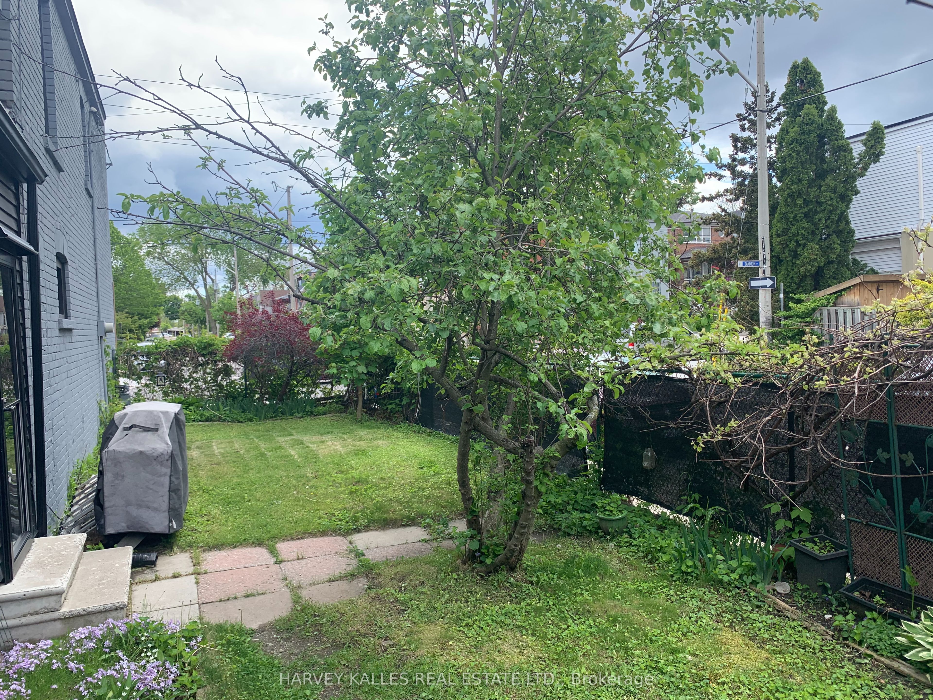 256 Sammon Avenue Property Photo 22