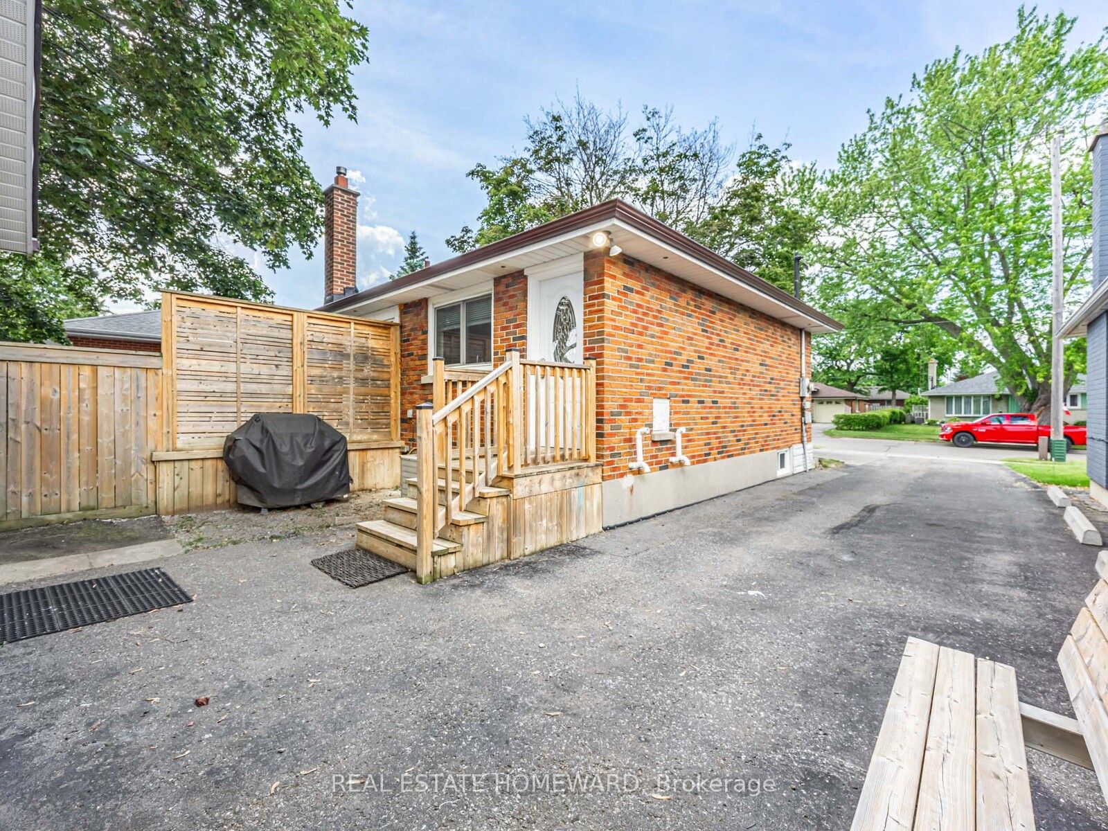 793 Eastglen Drive Property Photo 3