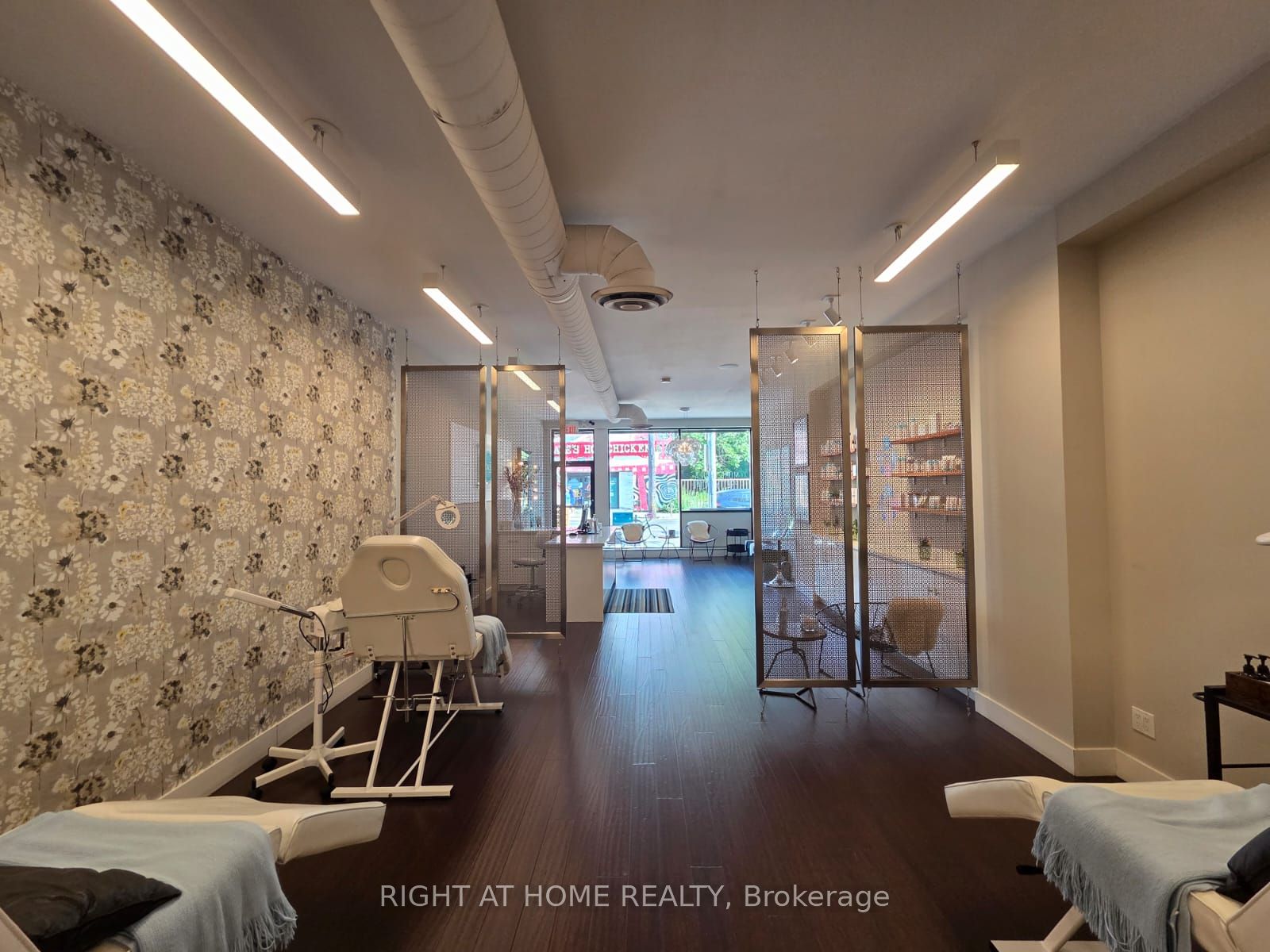 1133 Queen Street E Property Photo 7