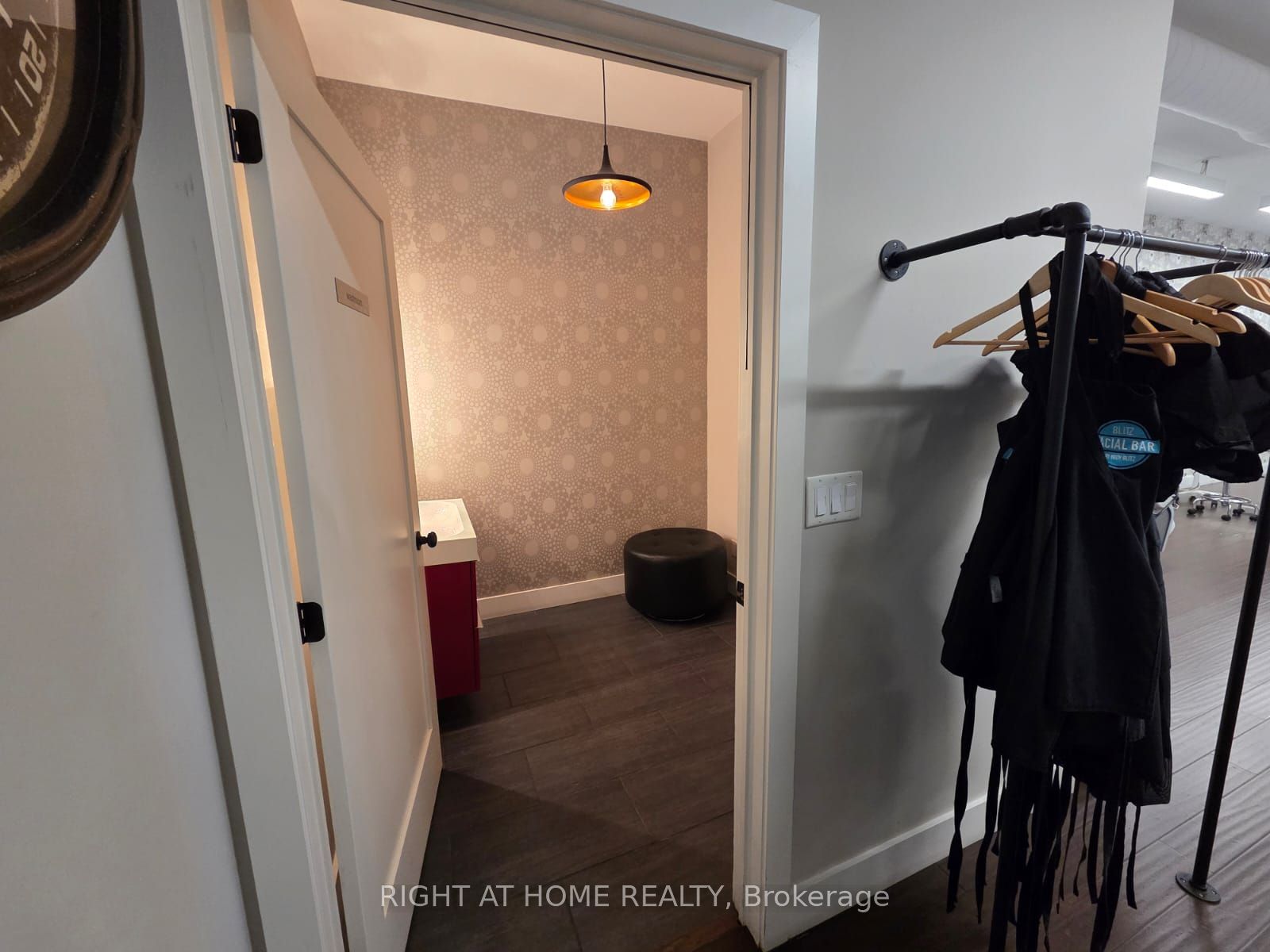 1133 Queen Street E Property Photo 11