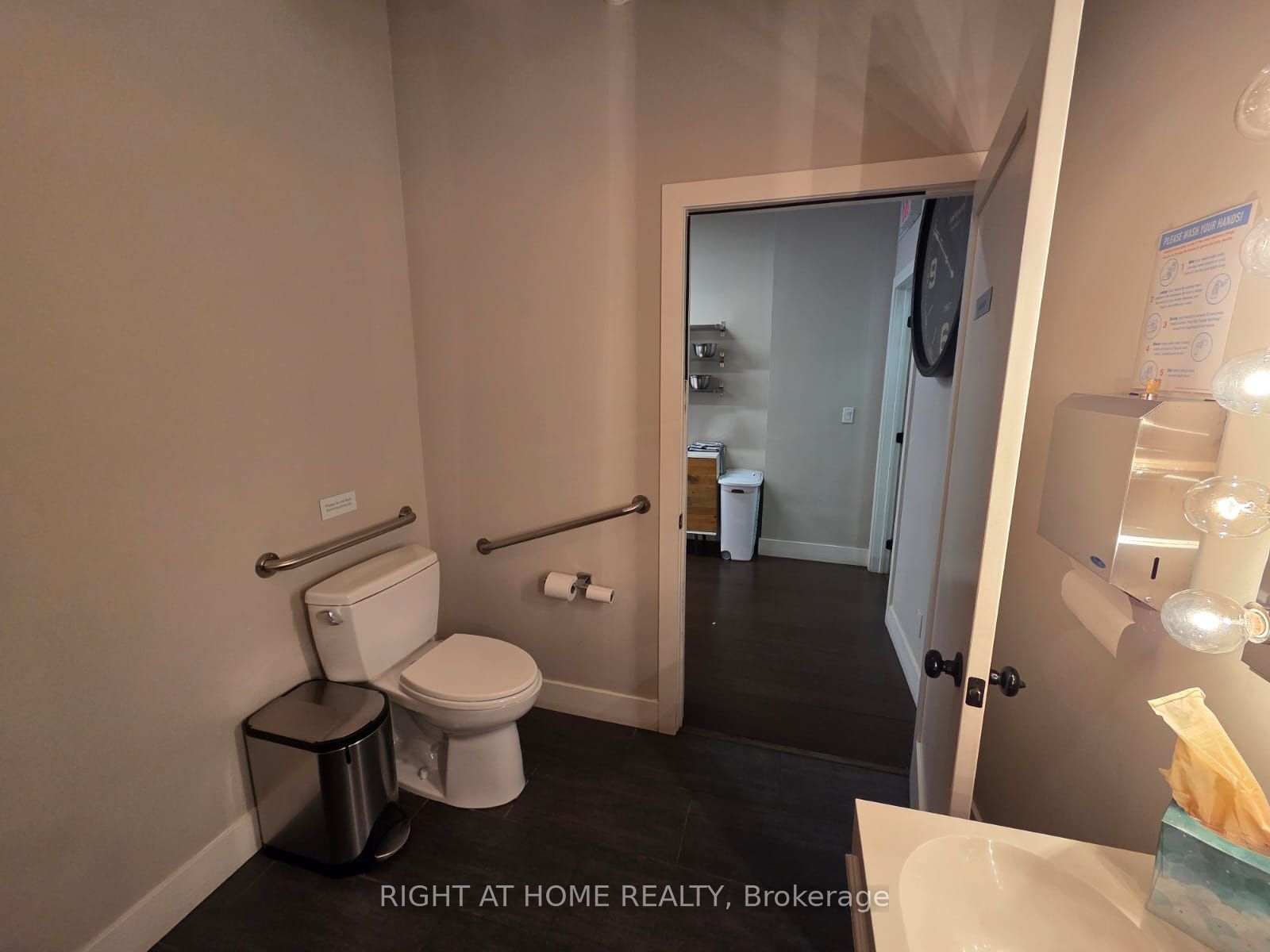 1133 Queen Street E Property Photo 14
