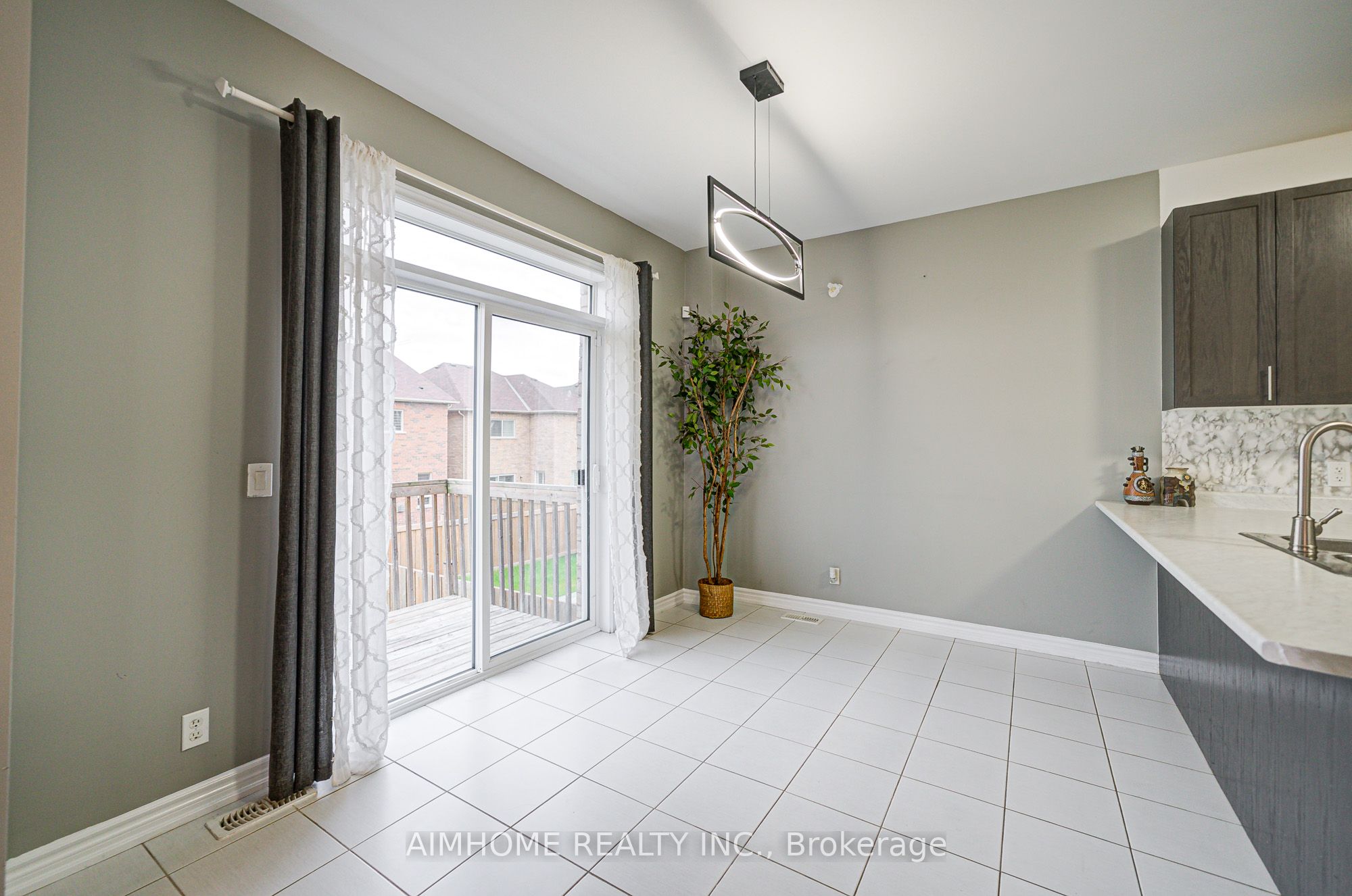 2383 Dobbinton Street Property Photo 24