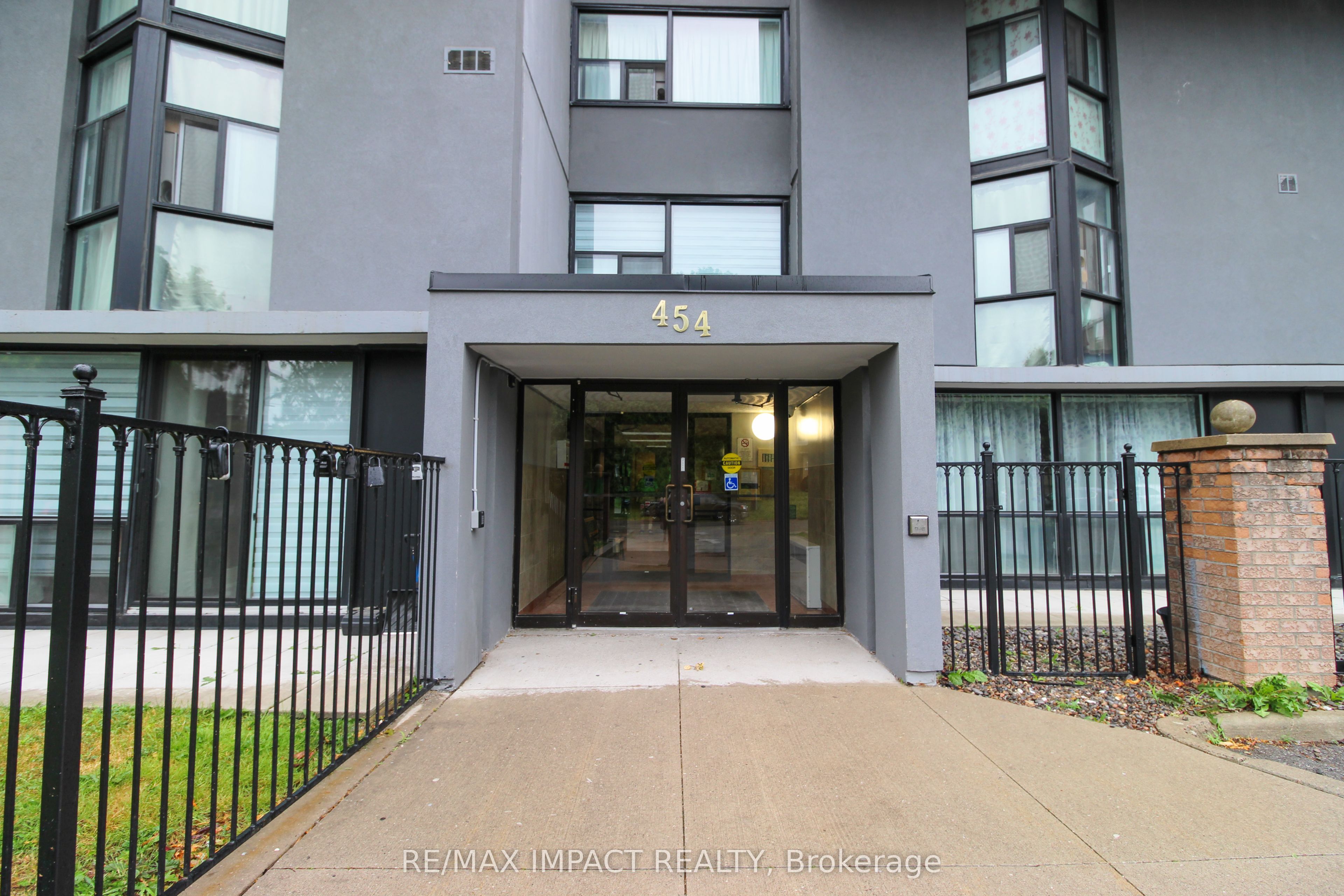 454 Centre Street S 112 Property Photo 1