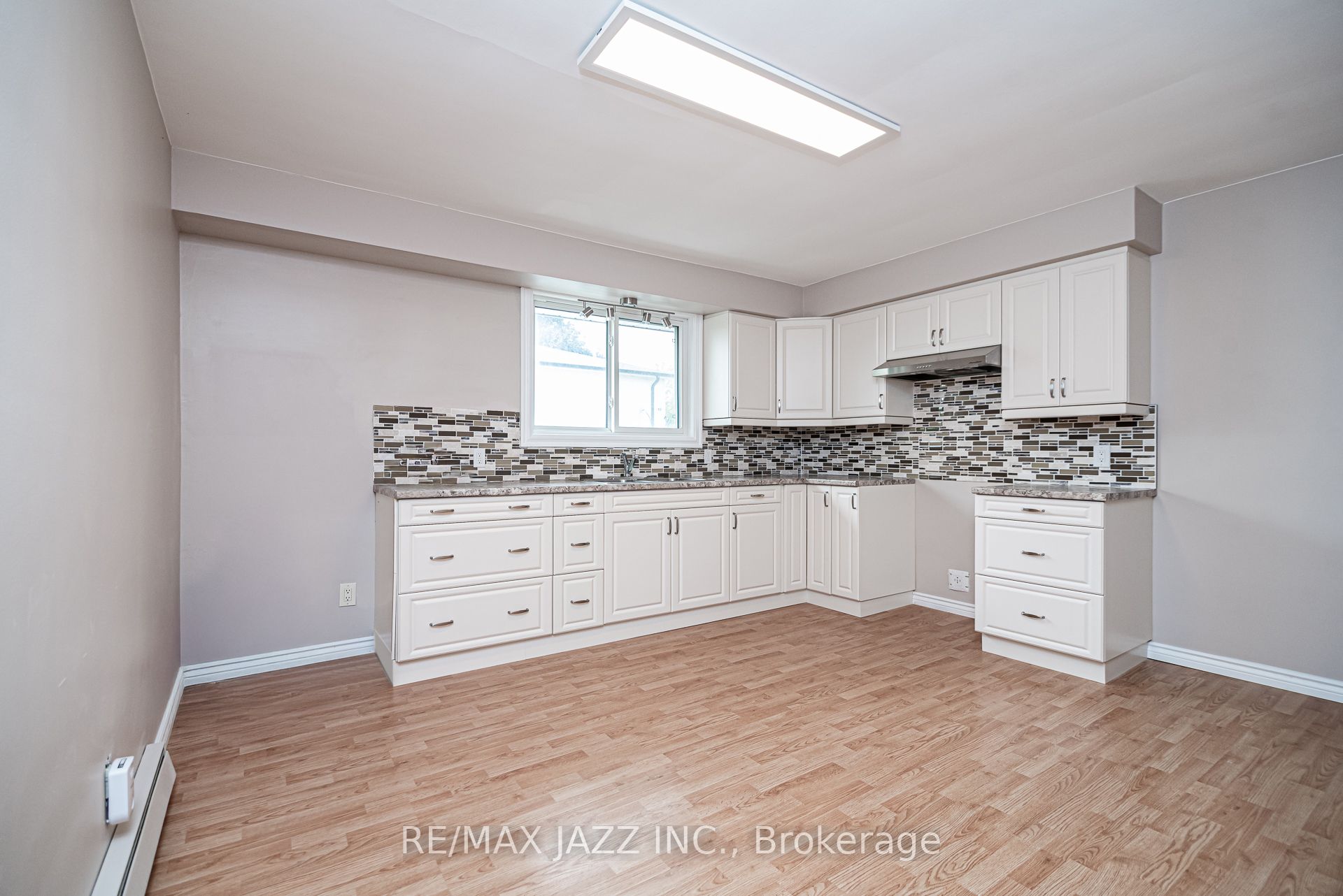 355 Oshawa Boulevard N Property Photo 2
