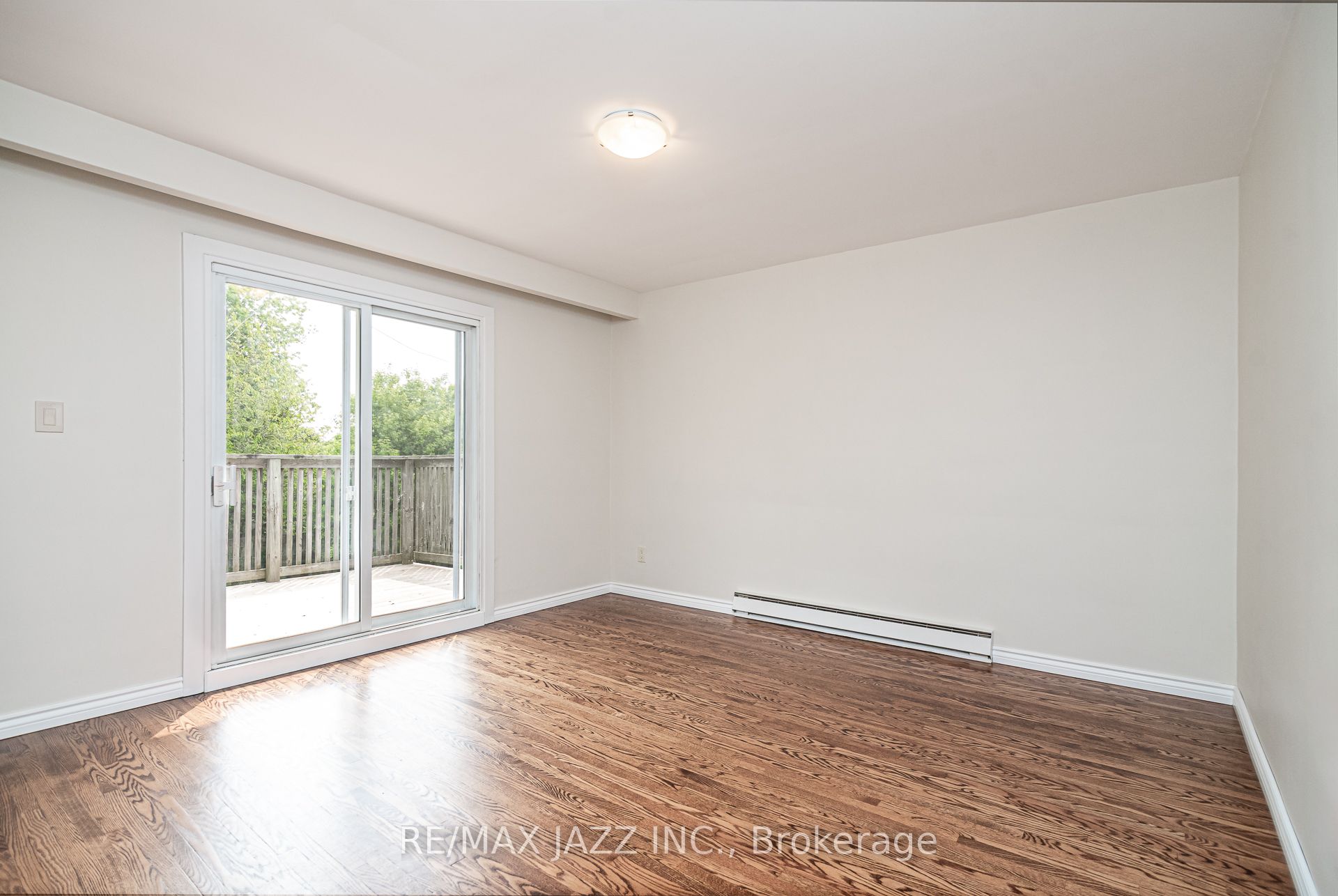355 Oshawa Boulevard N Property Photo 7