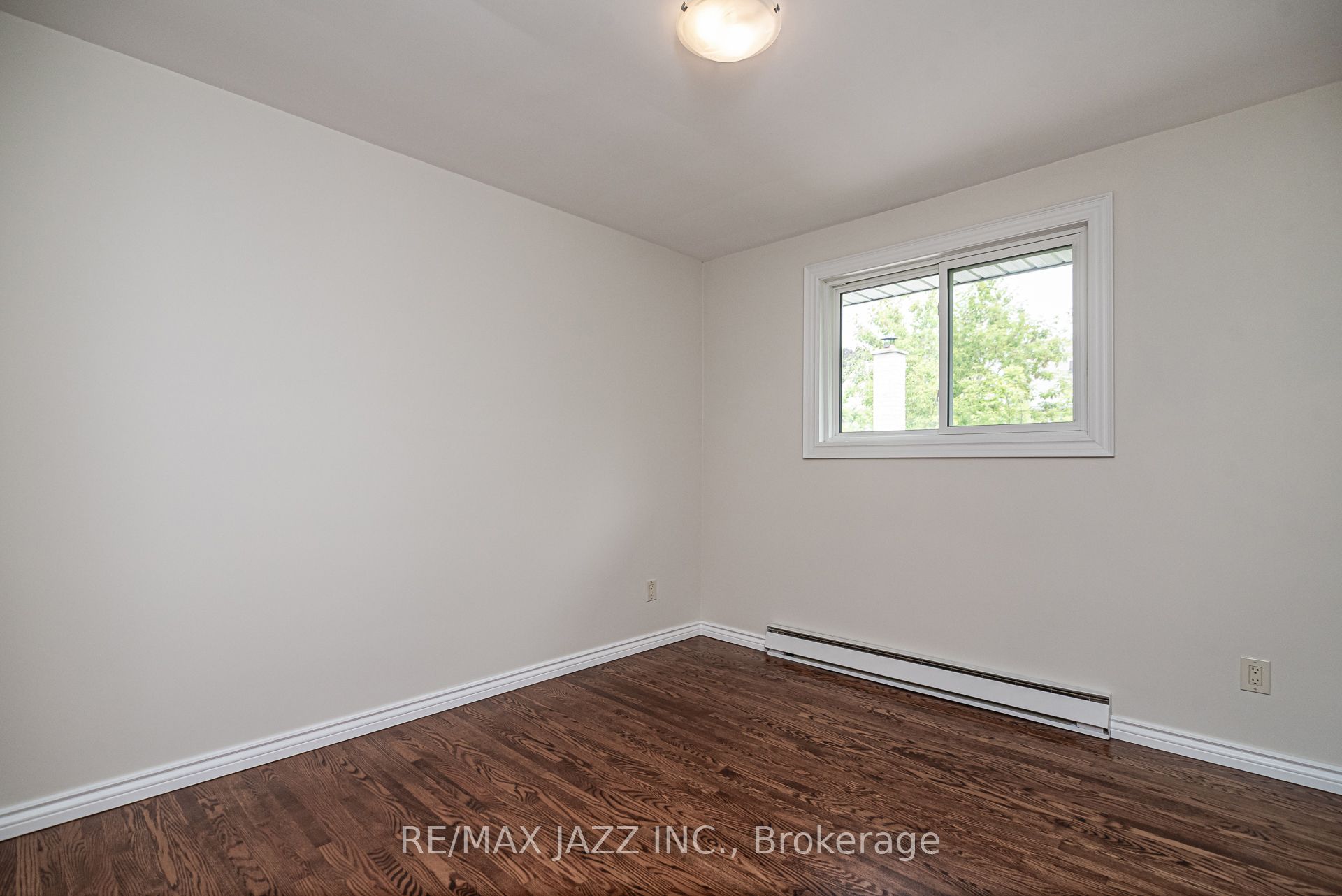355 Oshawa Boulevard N Property Photo 8