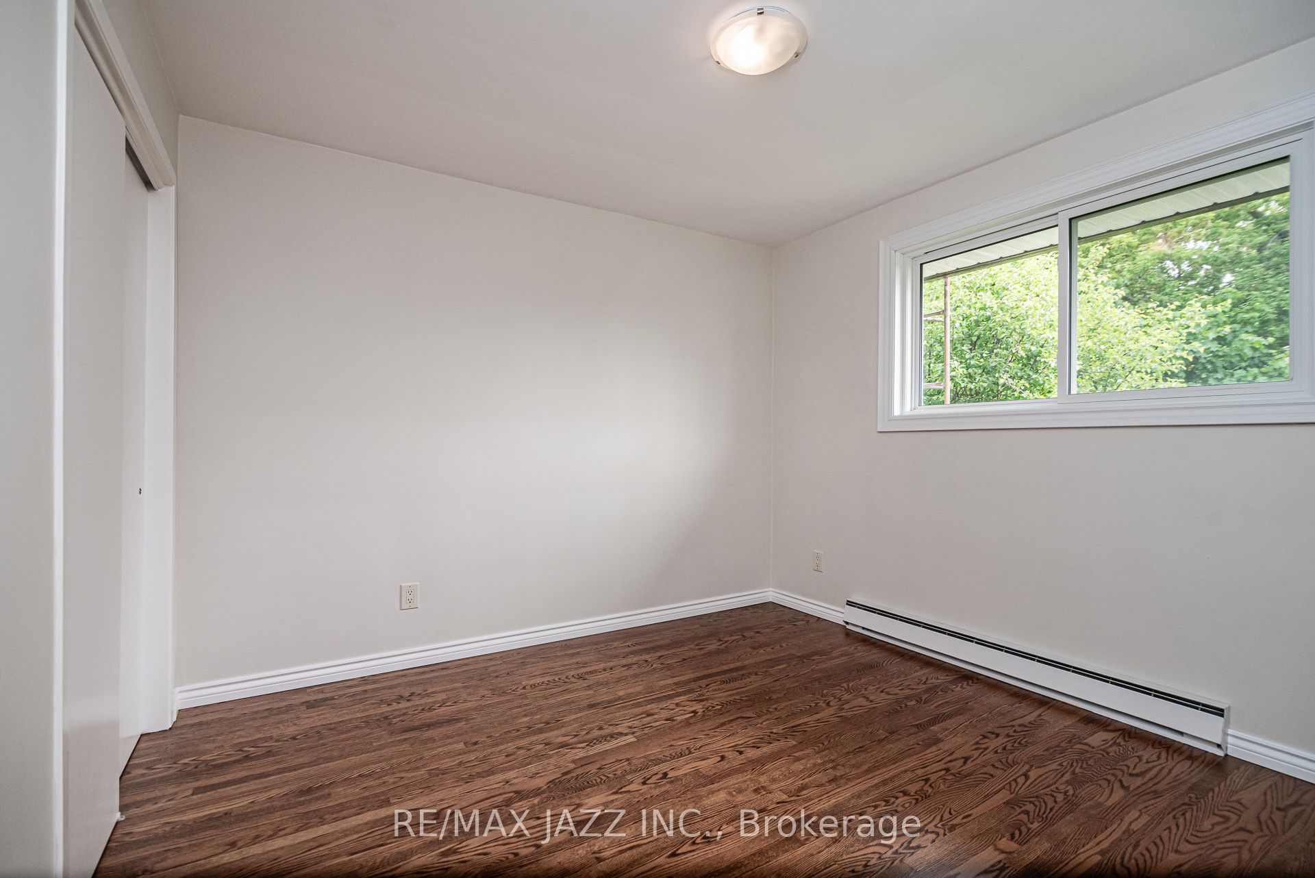355 Oshawa Boulevard N Property Photo 9