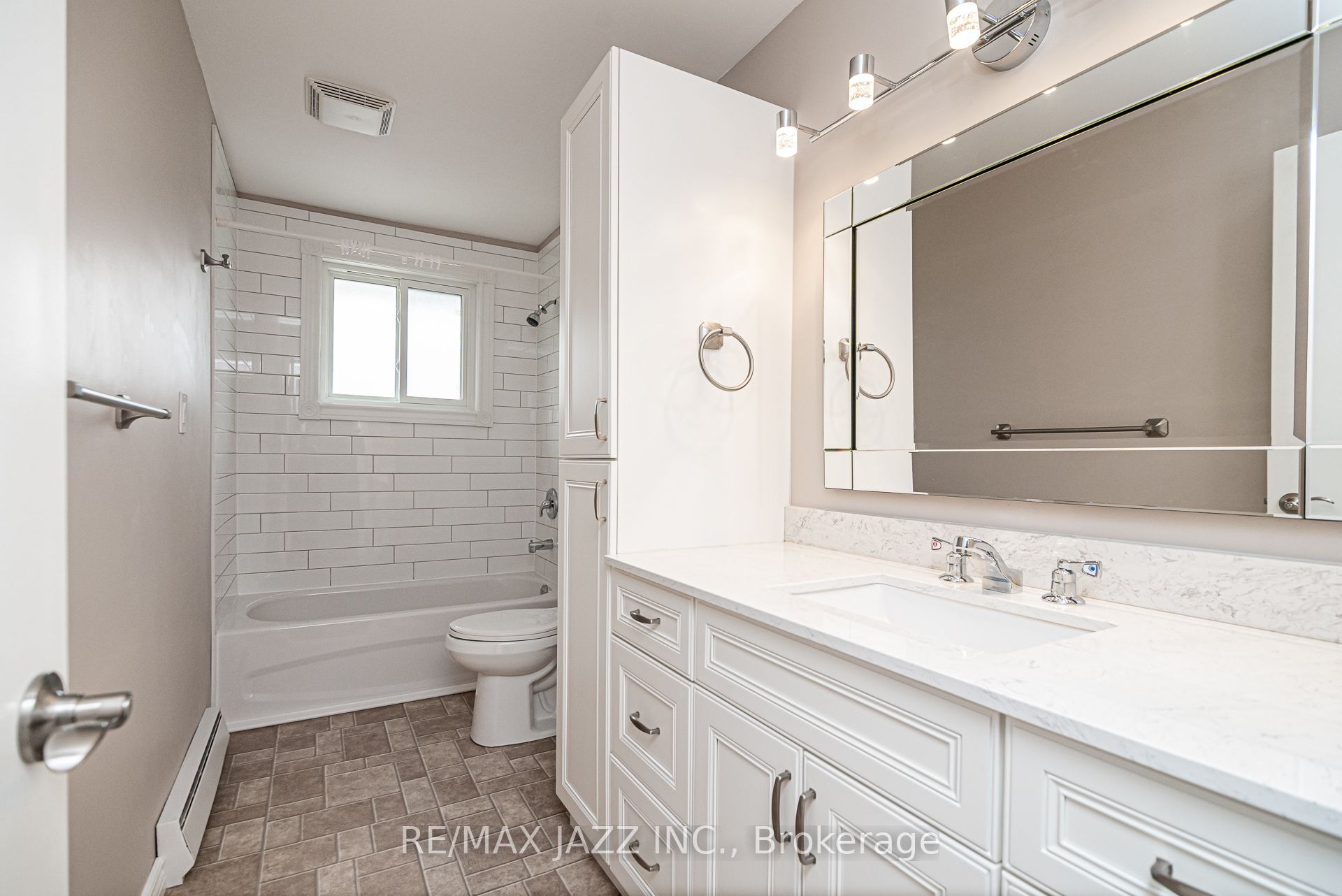 355 Oshawa Boulevard N Property Photo 10