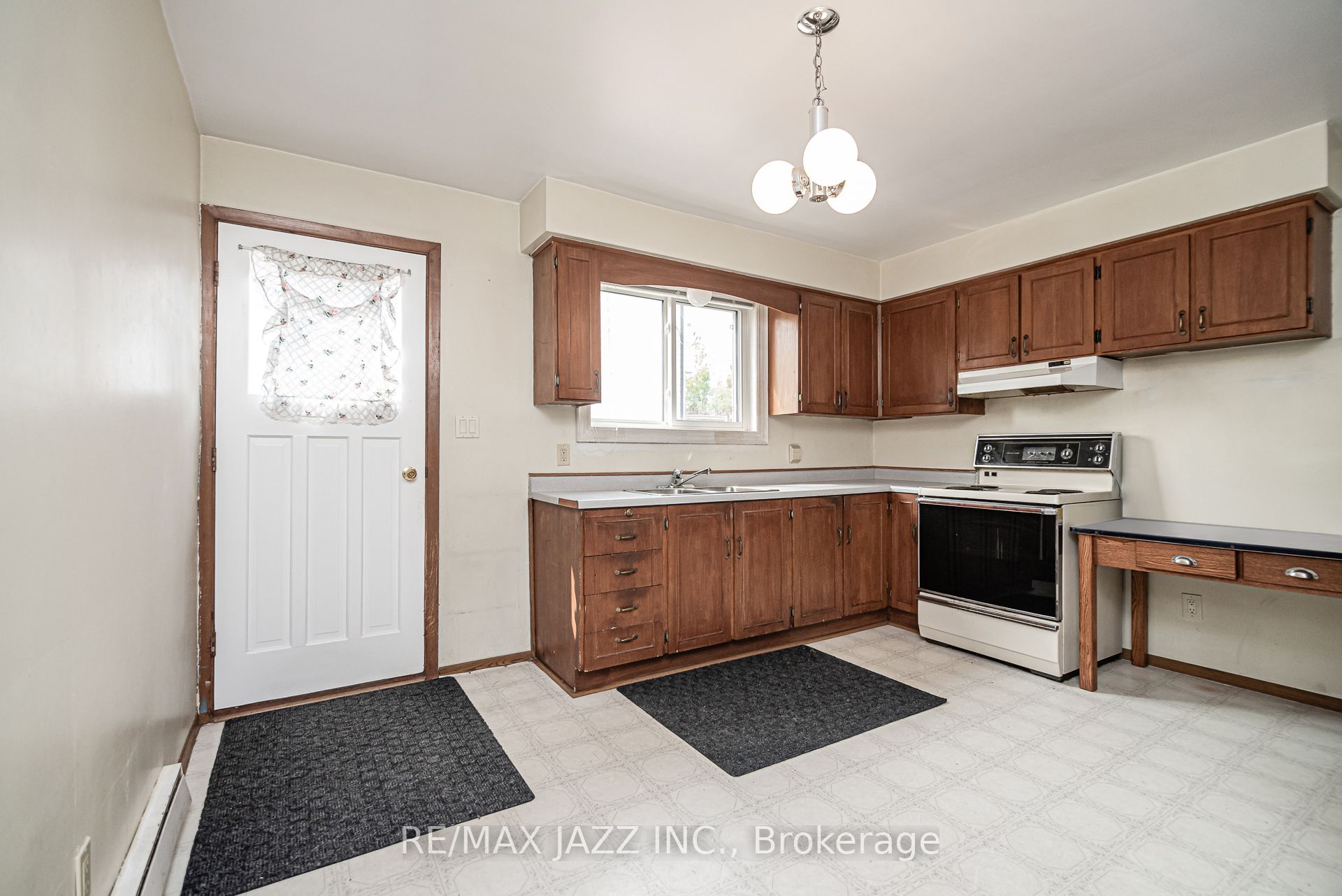 355 Oshawa Boulevard N Property Photo 11