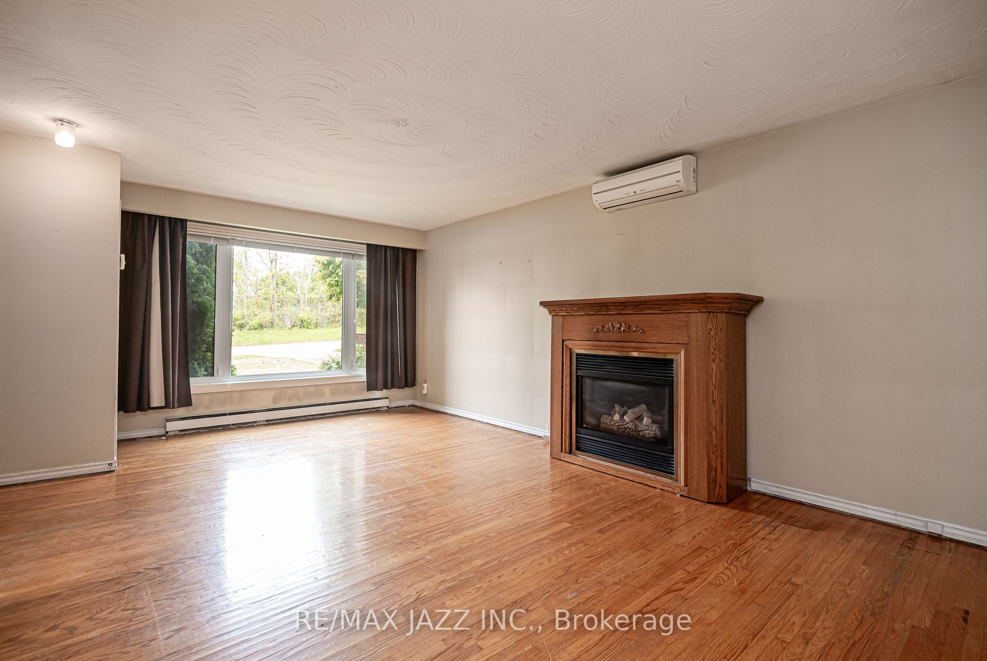 355 Oshawa Boulevard N Property Photo 12
