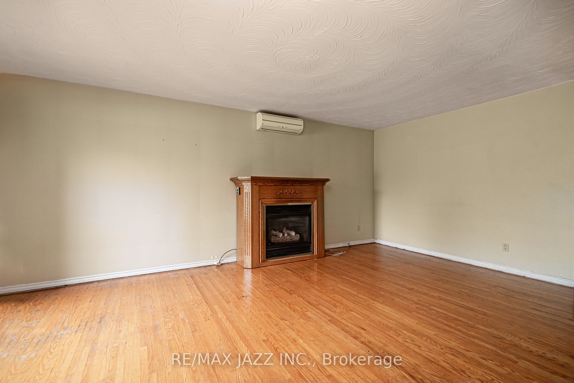 355 Oshawa Boulevard N Property Photo 13