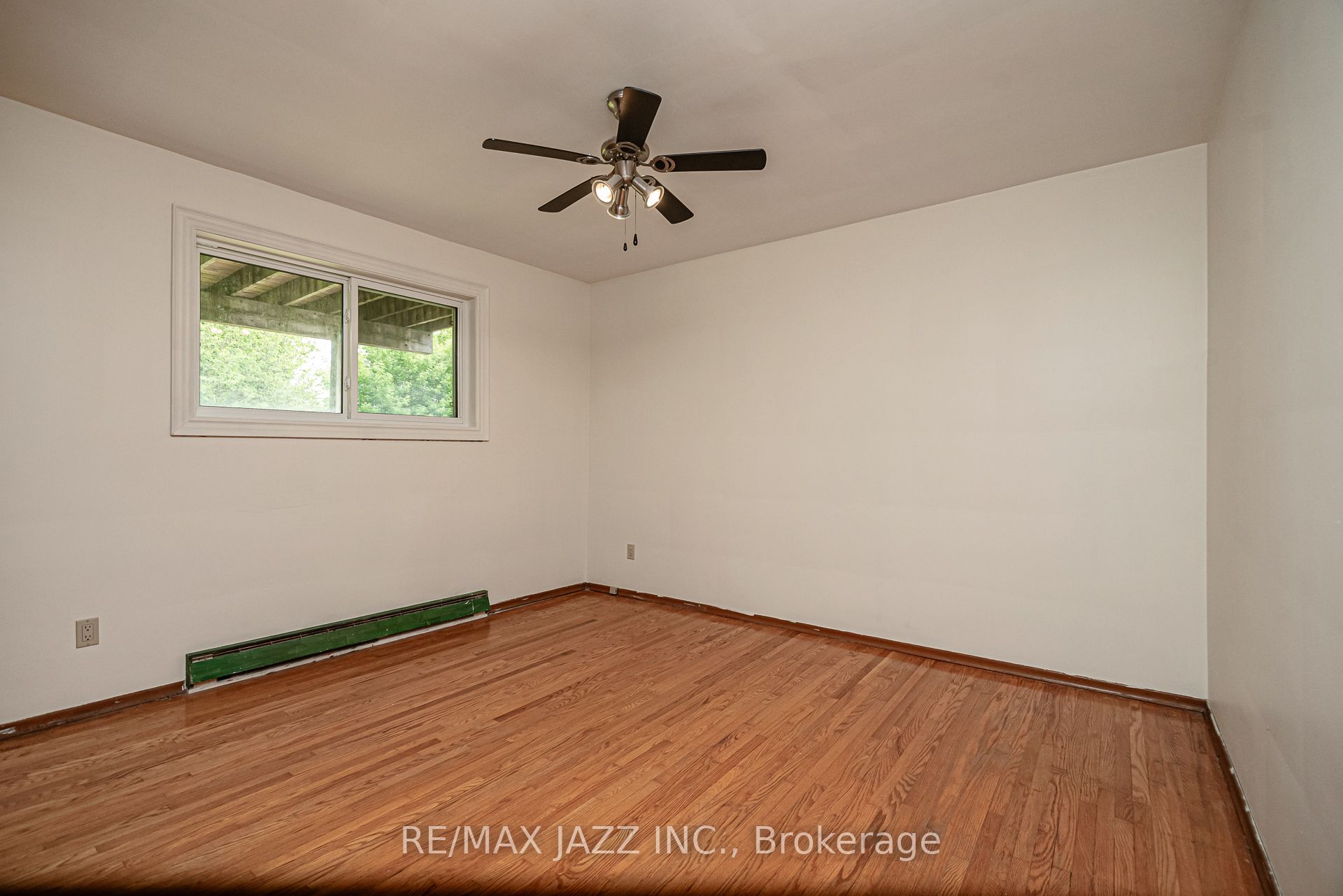 355 Oshawa Boulevard N Property Photo 14